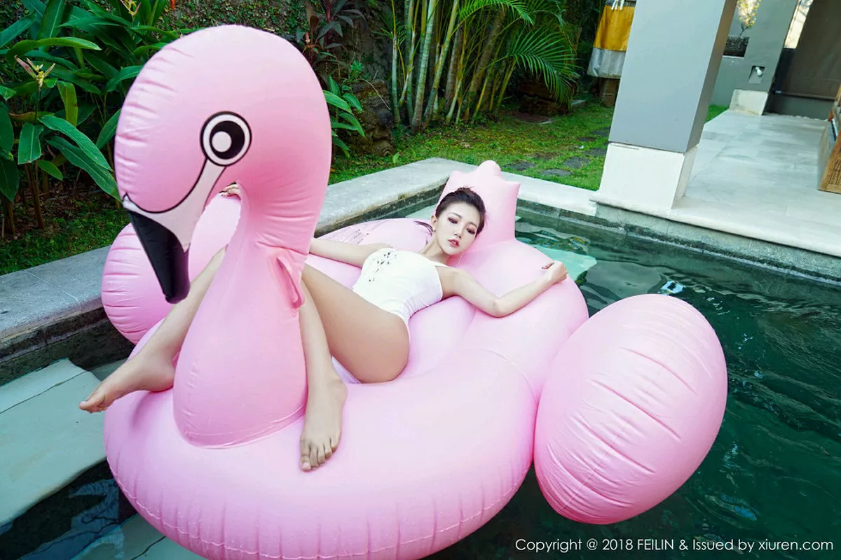 秀人集.com_[FeiLin嗲囡囡]Vol.157_嫩模冯木木LRIS班塔延岛旅拍OL女秘开档黑丝裤袜诱惑写真44P