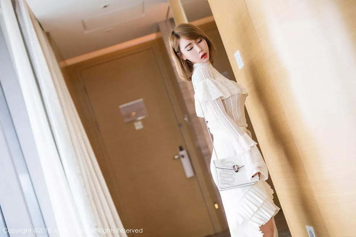 秀人集.com_[XiuRen秀人网]No.1121_嫩模楚恬Olivia私房白色内衣撩衣露豪乳半球极致诱惑写真57P