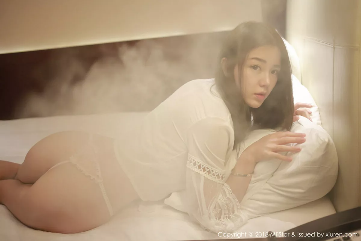 秀人集.com_[MFStar模范学院]Vol.141_嫩模卤蛋luna私房粉色蕾丝内衣秀完美身材撩人诱惑写真50P