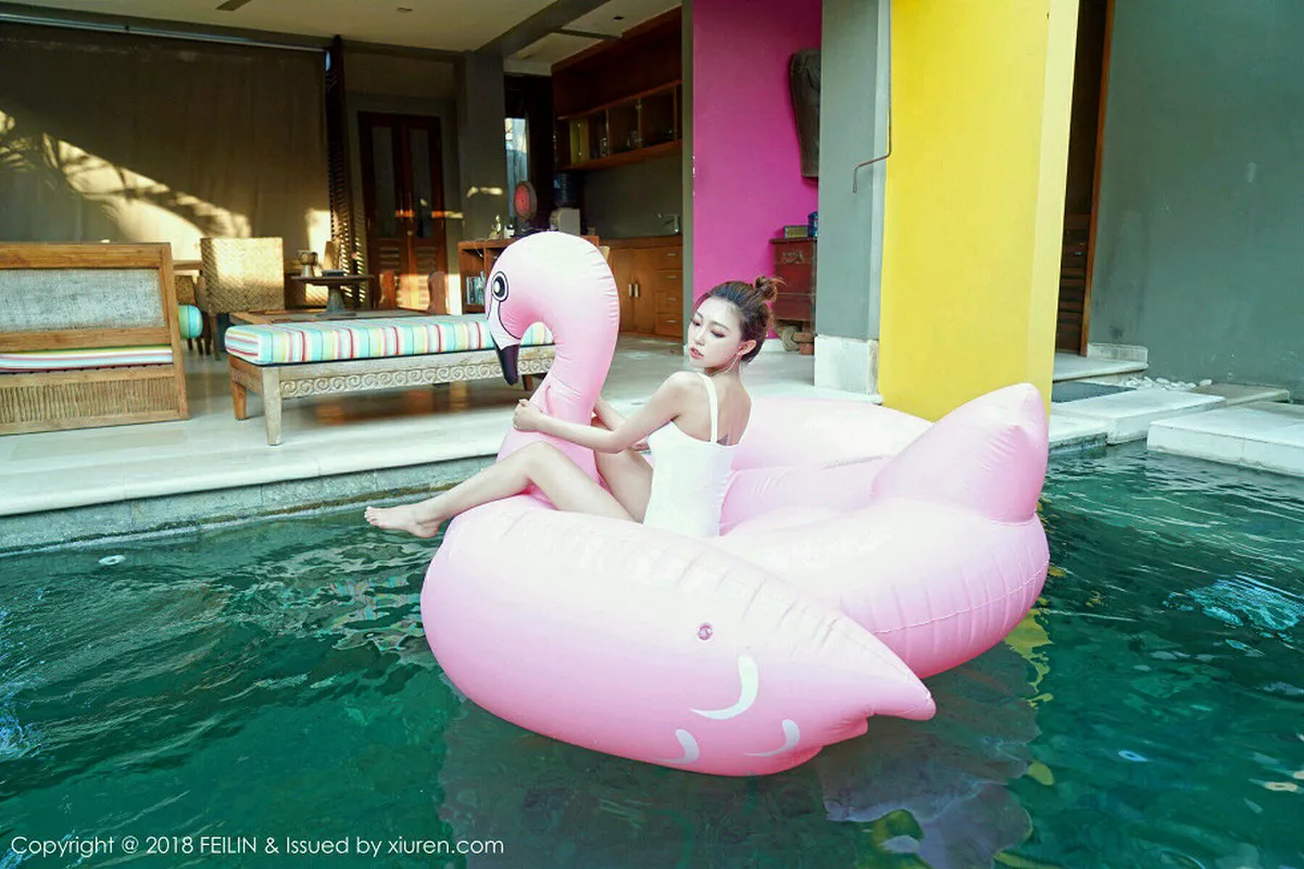 秀人集.com_[FeiLin嗲囡囡]Vol.157_嫩模冯木木LRIS班塔延岛旅拍OL女秘开档黑丝裤袜诱惑写真44P