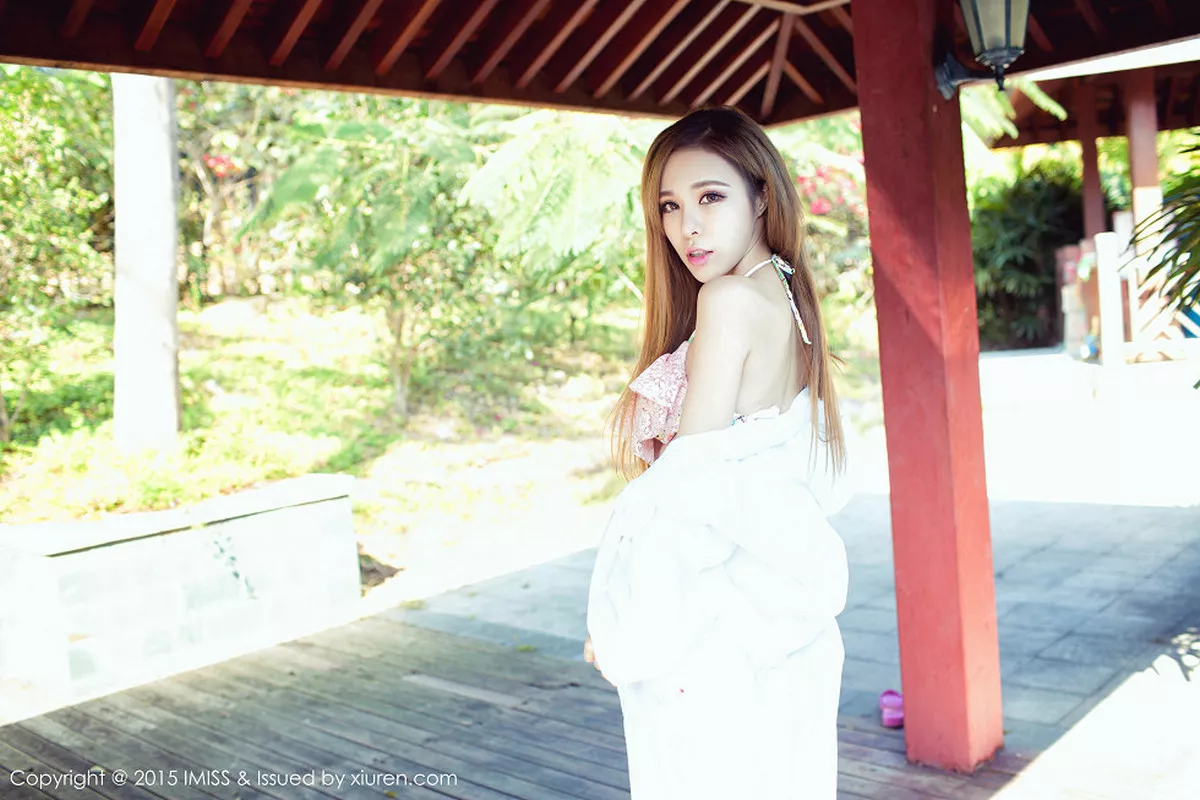 秀人集.com_[IMISS爱蜜社]Vol.047_嫩模游潇潇旅拍户外性感花色比基尼秀完美曲线写真54P