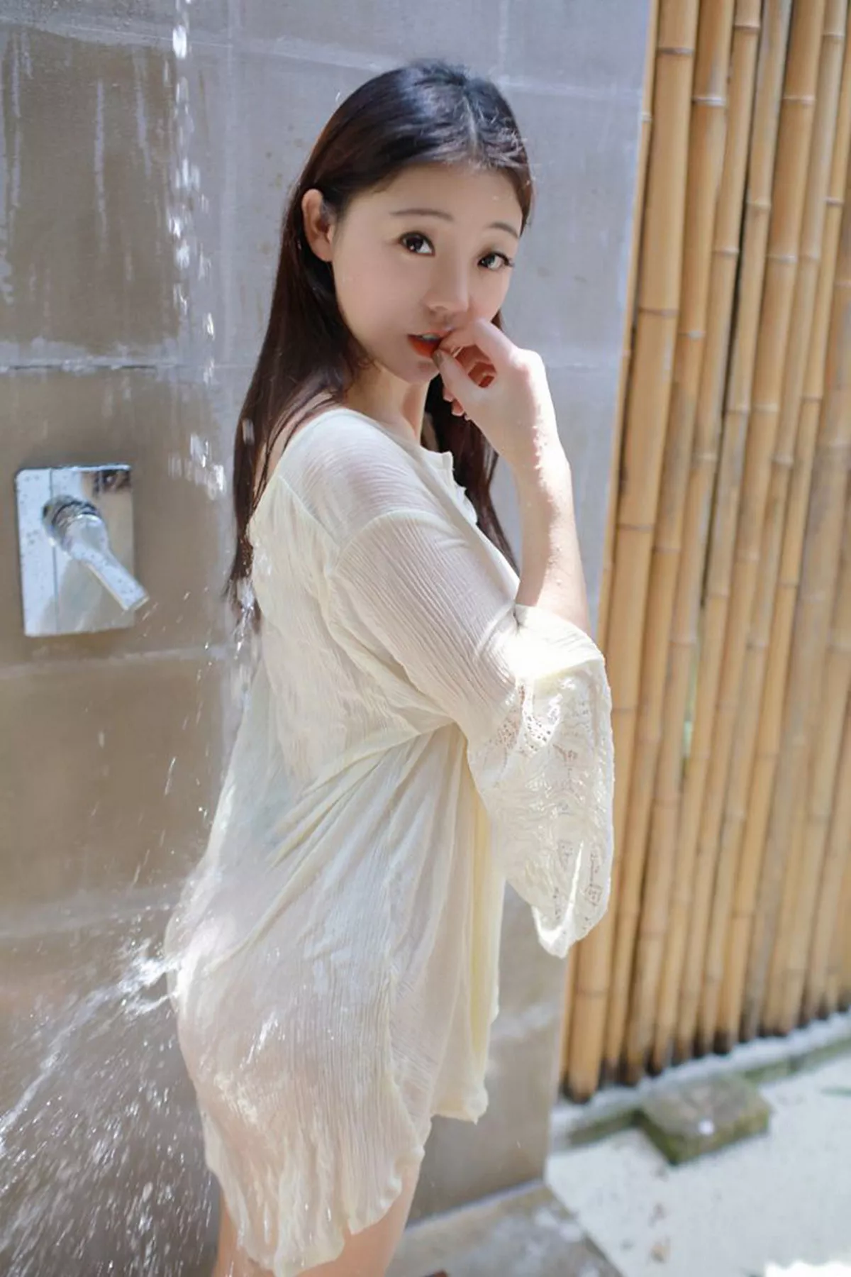 秀人集.com_[MFStar模范学院]Vol.072_嫩模佘贝拉bella马尔代夫旅拍浴室里湿身诱惑秀美乳53P