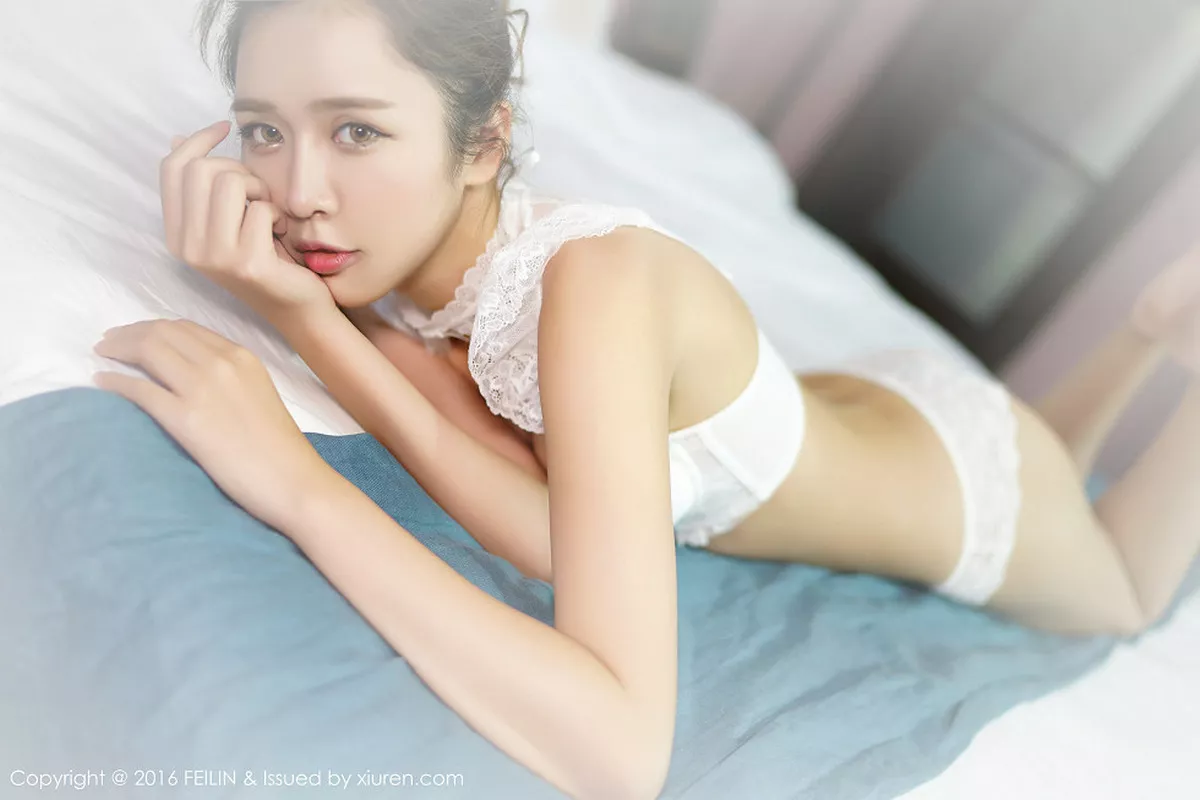 秀人集.com_[FeiLin嗲囡囡]Vol.051_新人嫩模小Kaili小丁丁朦胧私房床照白色蕾丝内裤写真45P