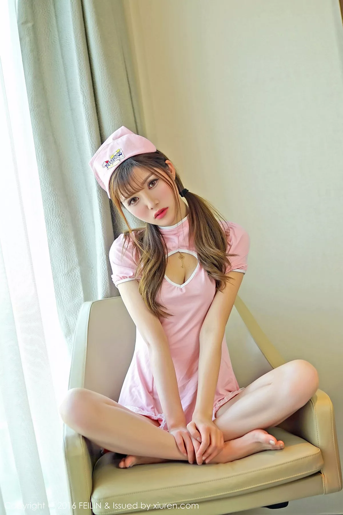 秀人集.com_[FeiLin嗲囡囡]Vol.036_嫩模奶茶-Emily红色内衣牛仔热裤完美曲线写真46P