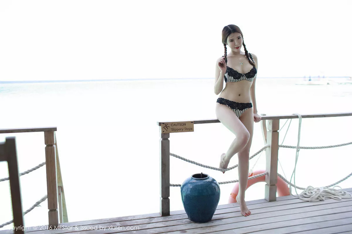 秀人集.com_[MFStar模范学院]Vol.050_嫩模夏小秋秋秋马尔代夫旅拍白色蕾丝情趣内衣诱惑52P