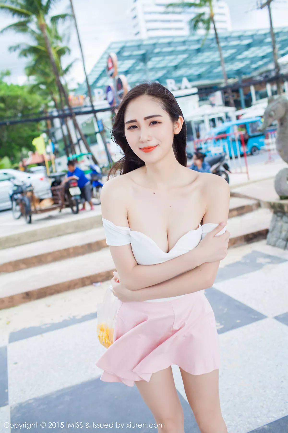 秀人集.com_[IMISS爱蜜社]Vol.041_嫩模SISY思普吉岛旅拍低胸上衣秀美乳高挑迷人写真61P