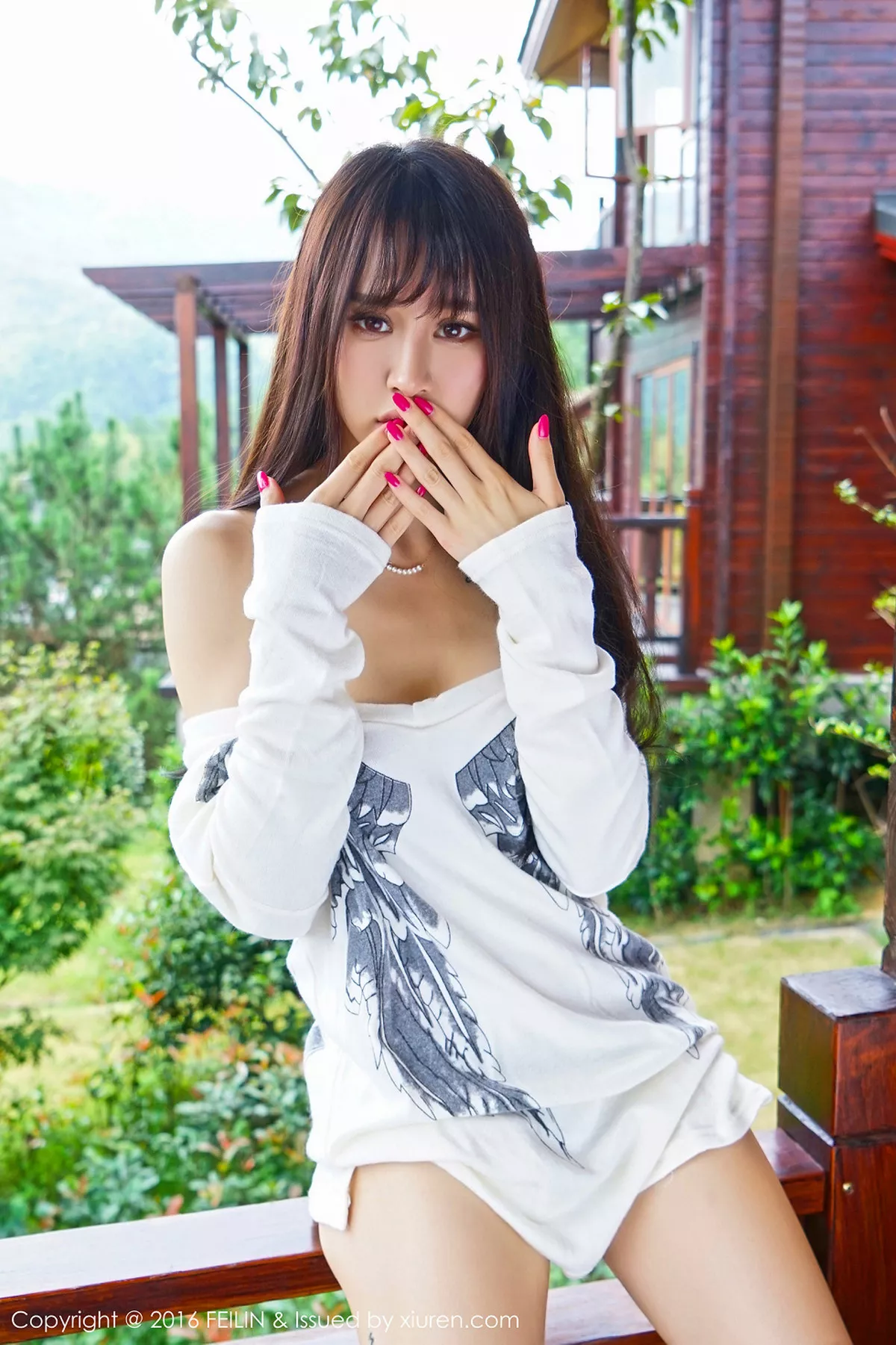 秀人集.com_[FeiLin嗲囡囡]Vol.053_嫩模Cheryl青树撩上衣秀半球粉红内裤性感迷人写真44P