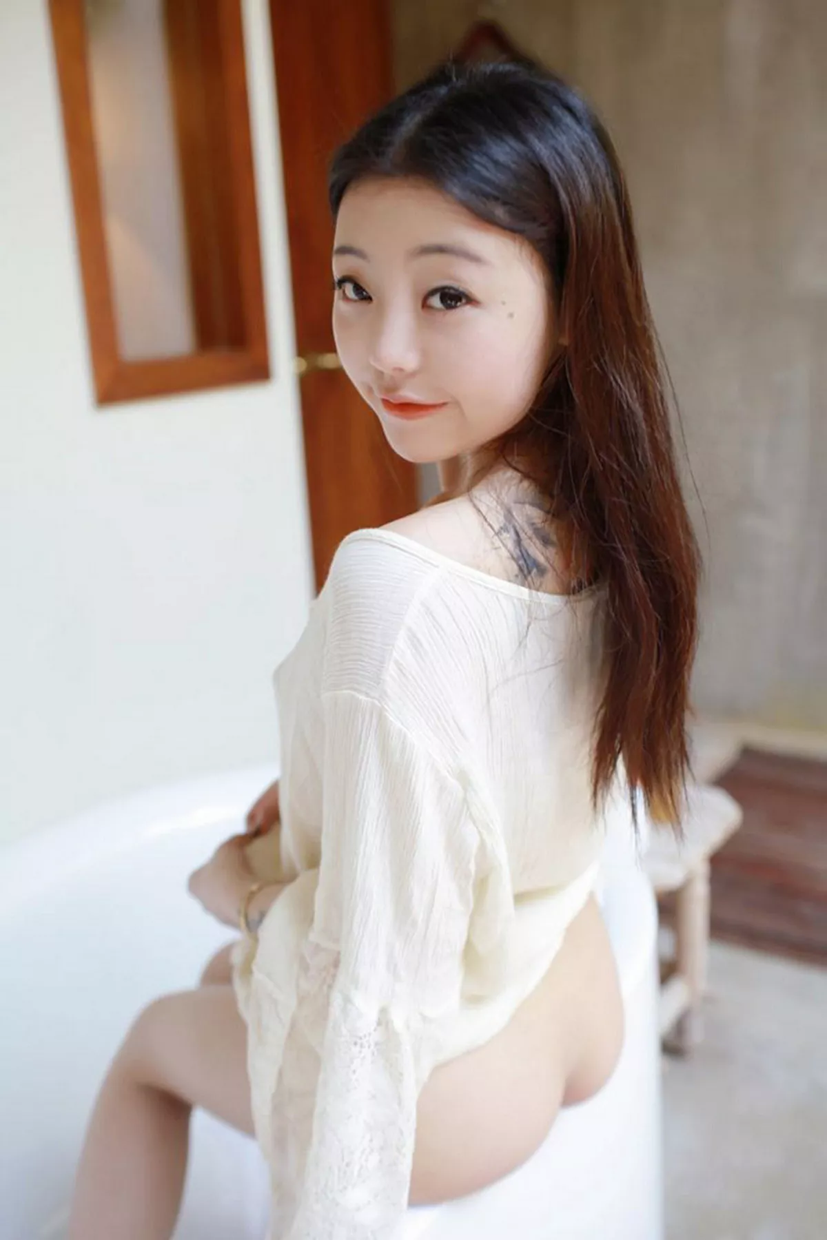 秀人集.com_[MFStar模范学院]Vol.072_嫩模佘贝拉bella马尔代夫旅拍浴室里湿身诱惑秀美乳53P