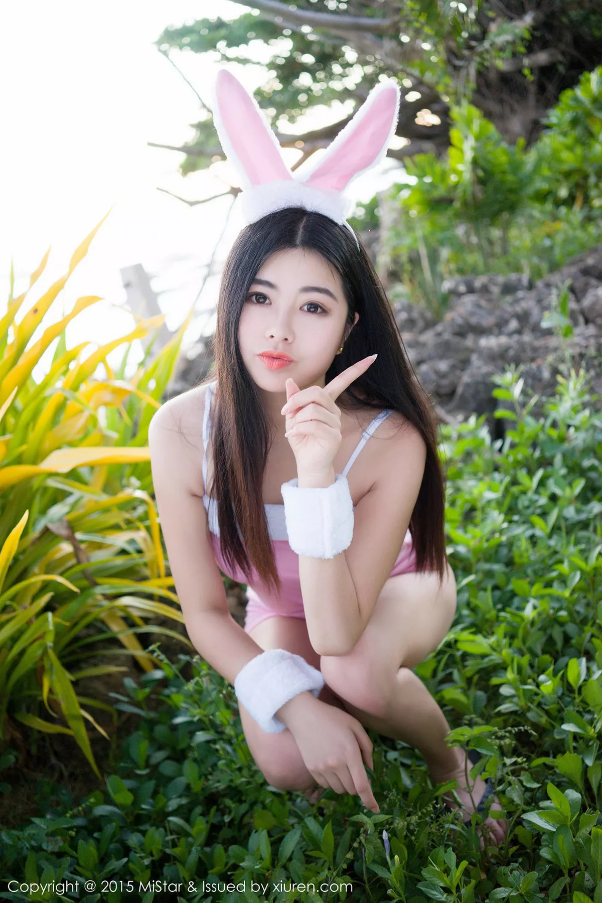 秀人集.com_[MiStar魅妍社]Vol.050_嫩模娜露Selena黑色死库水性感美胸诱惑翘臀写真60P