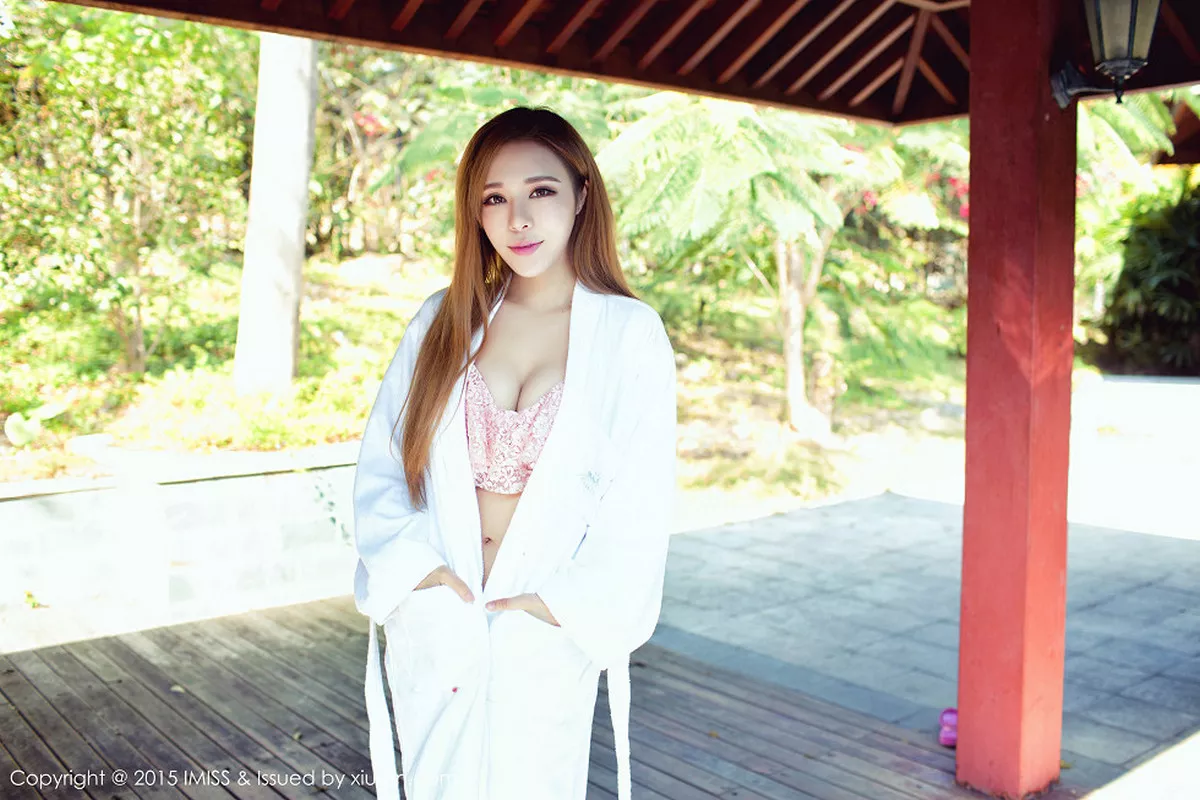 秀人集.com_[IMISS爱蜜社]Vol.047_嫩模游潇潇旅拍户外性感花色比基尼秀完美曲线写真54P