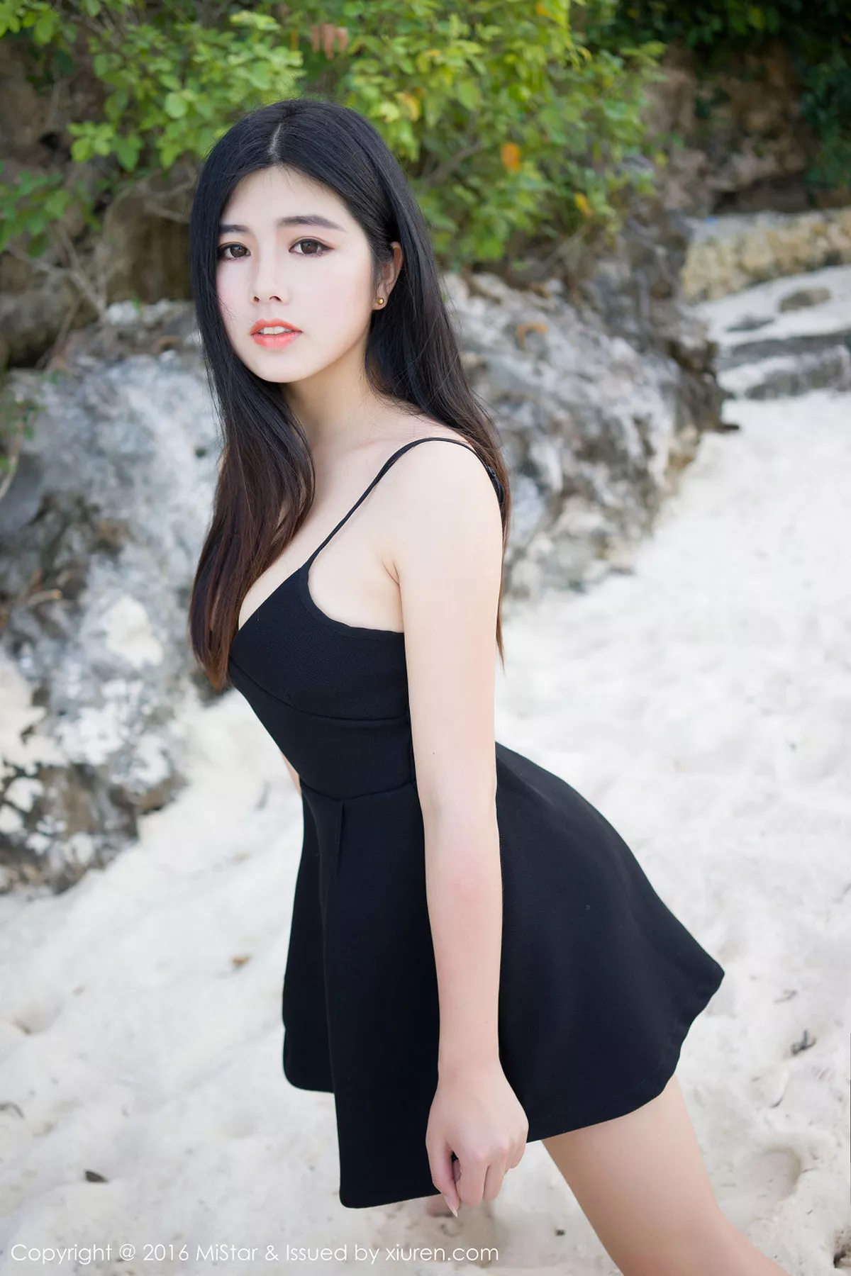 秀人集.com_[MiStar魅妍社]Vol.057_嫩模娜露Selena薄荷岛旅拍超小内衣浑圆美乳诱惑写真60P