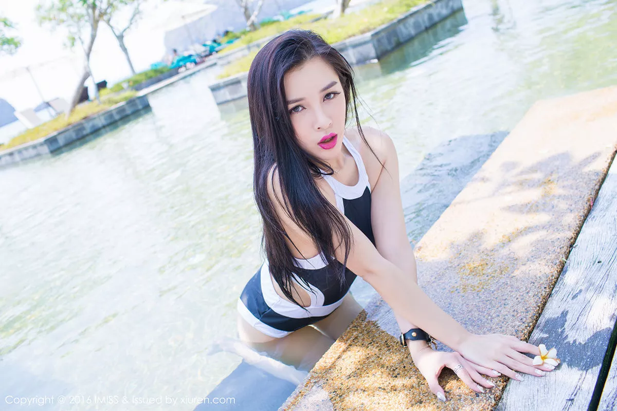 秀人集.com_[IMISS爱蜜社]Vol.085_嫩模戴小唯兰卡威旅拍性感比基尼系列完美身材写真49P