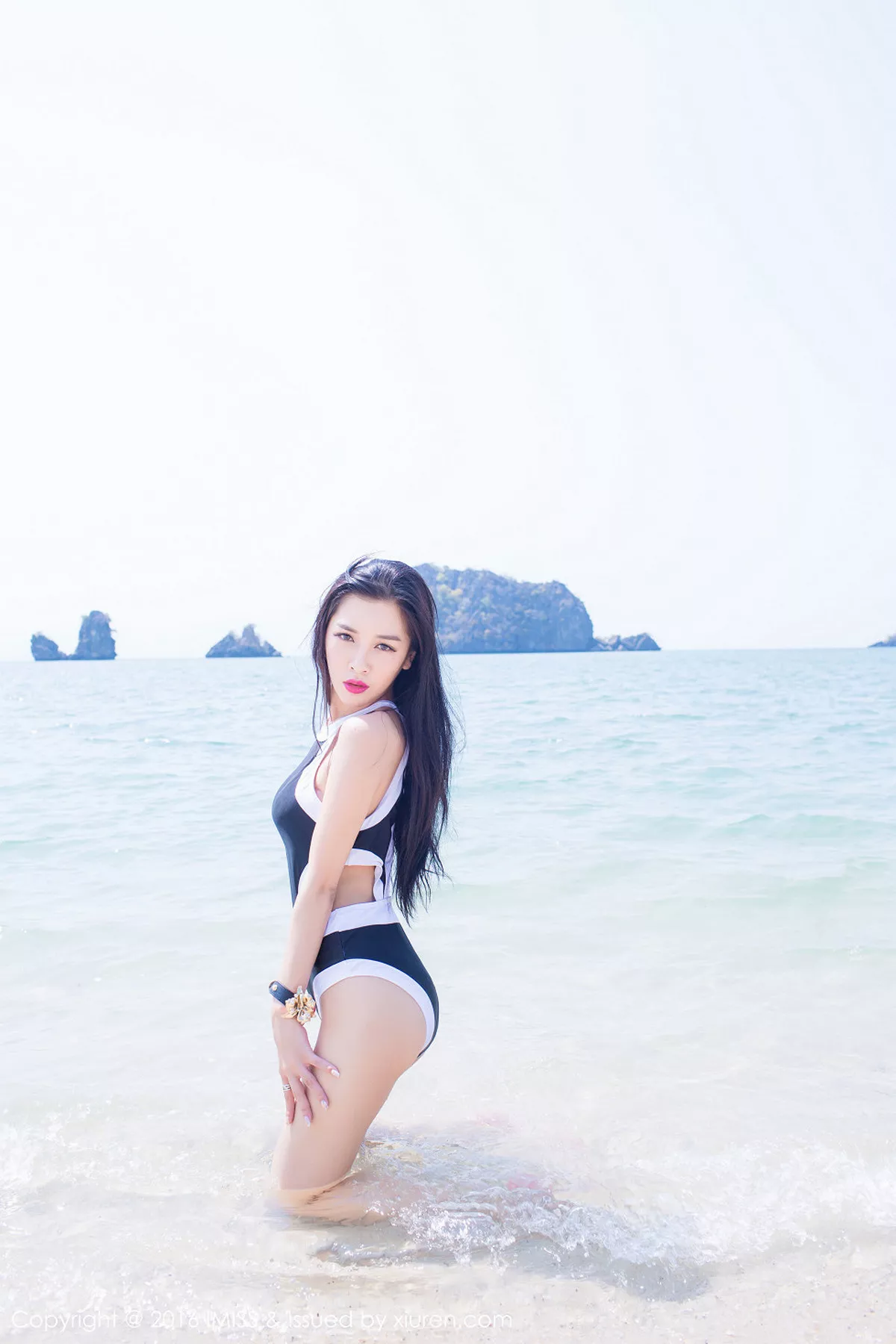 秀人集.com_[IMISS爱蜜社]Vol.085_嫩模戴小唯兰卡威旅拍性感比基尼系列完美身材写真49P