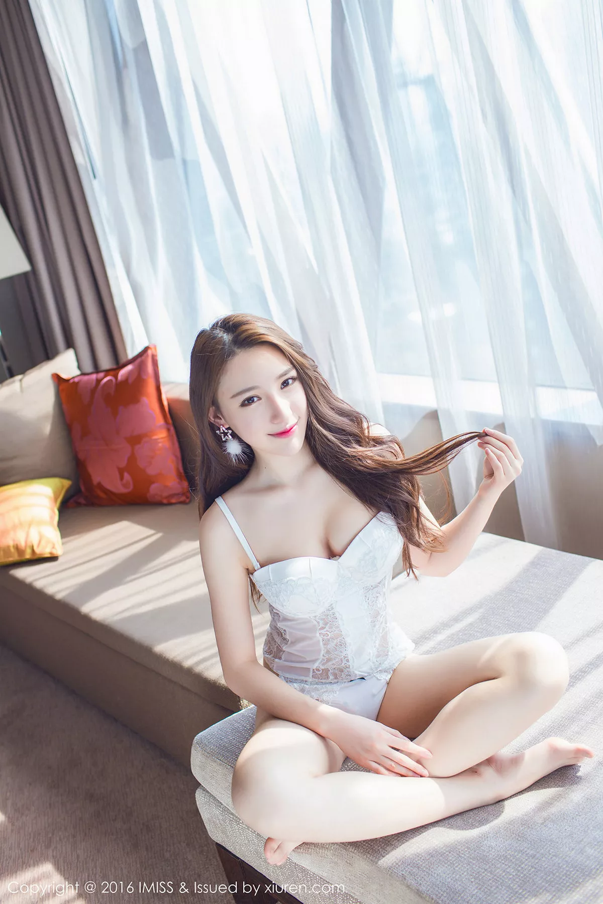 秀人集.com_[IMISS爱蜜社]Vol.080_长腿美女刘奕宁Lynn泰国旅拍性感私房内衣秀完美曲线49P