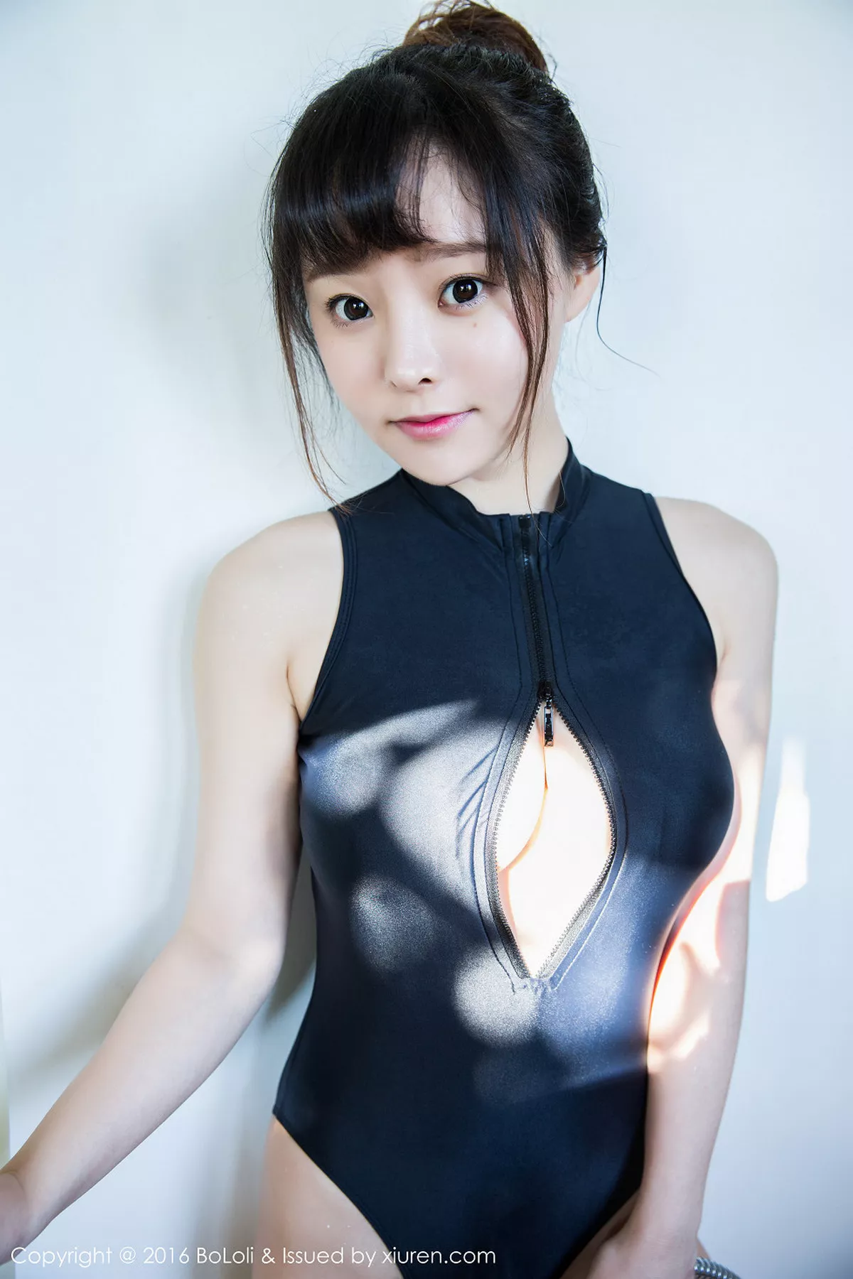 秀人集.com_[BoLoli波萝社]Vol.087_嫩模柳侑绮Sevenbaby越南大叻旅拍草莓内衣性感写真50P