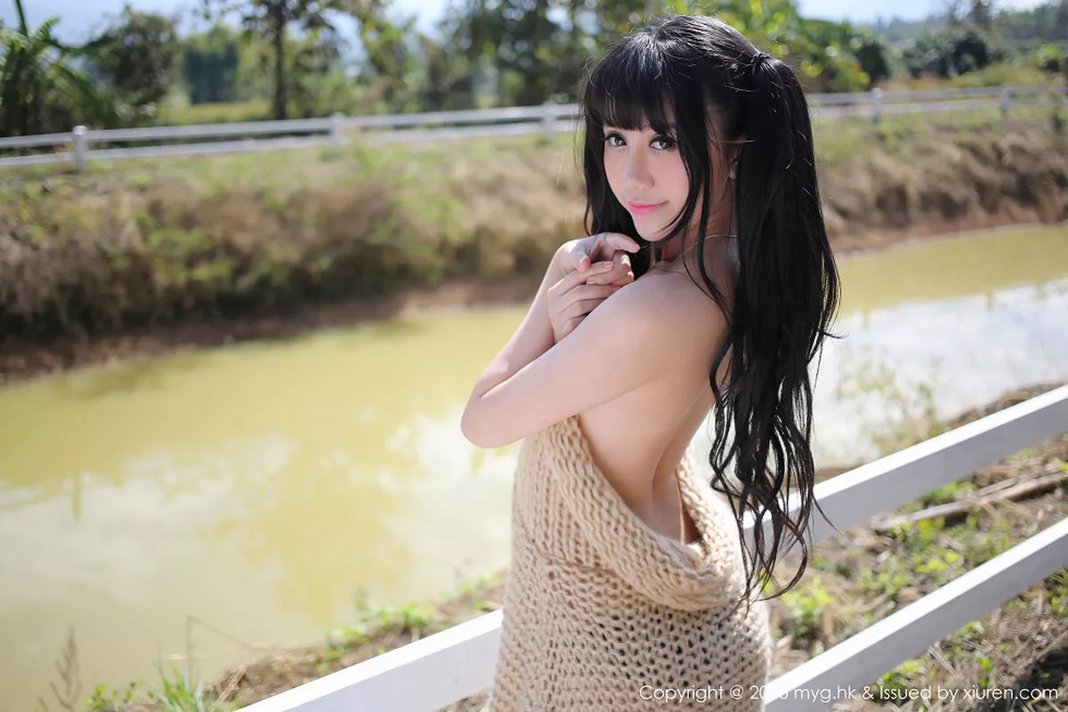 秀人集.com_[MyGirl美媛馆]Vol.093_嫩模杨晓青儿泰国旅拍宽大毛衣白嫩肌肤性感翘臀写真82P