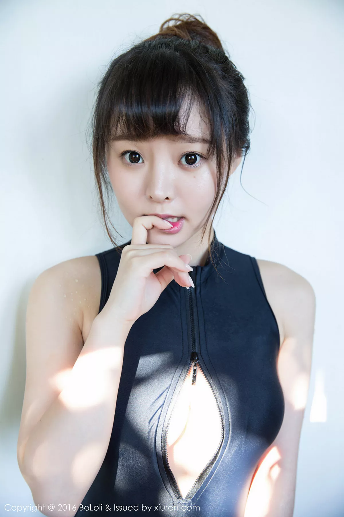 秀人集.com_[BoLoli波萝社]Vol.087_嫩模柳侑绮Sevenbaby越南大叻旅拍草莓内衣性感写真50P