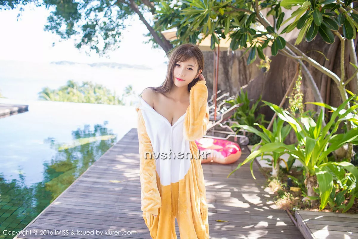 秀人集.com_[IMISS爱蜜社]Vol.136_嫩模Sugar小甜心CC苏梅岛旅拍美女扮野兽性感黑丝写真59P