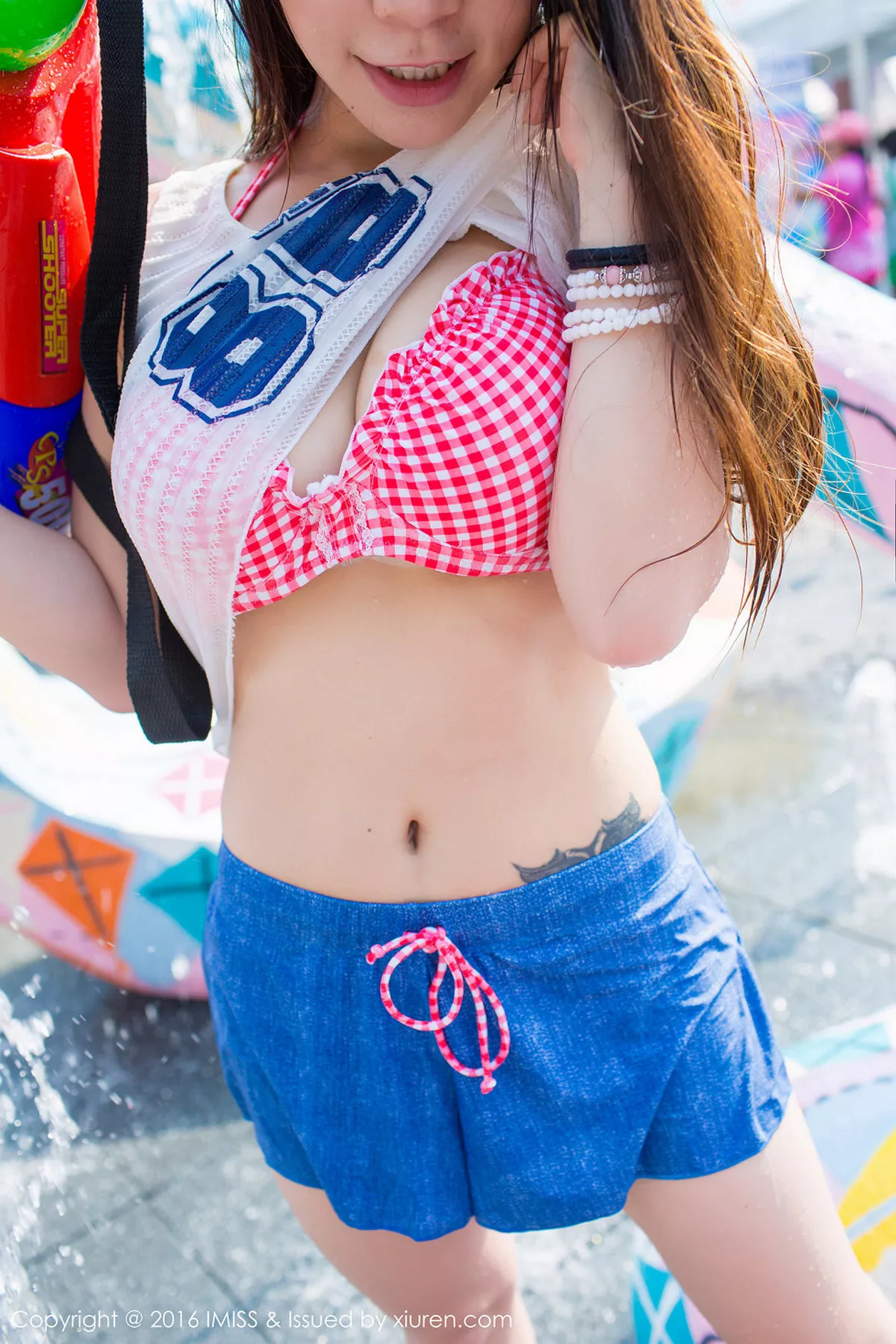 秀人集.com_[IMISS爱蜜社]Vol.126_嫩模vetiver嘉宝贝儿夏日清凉街拍脱上衣秀豪乳写真40P