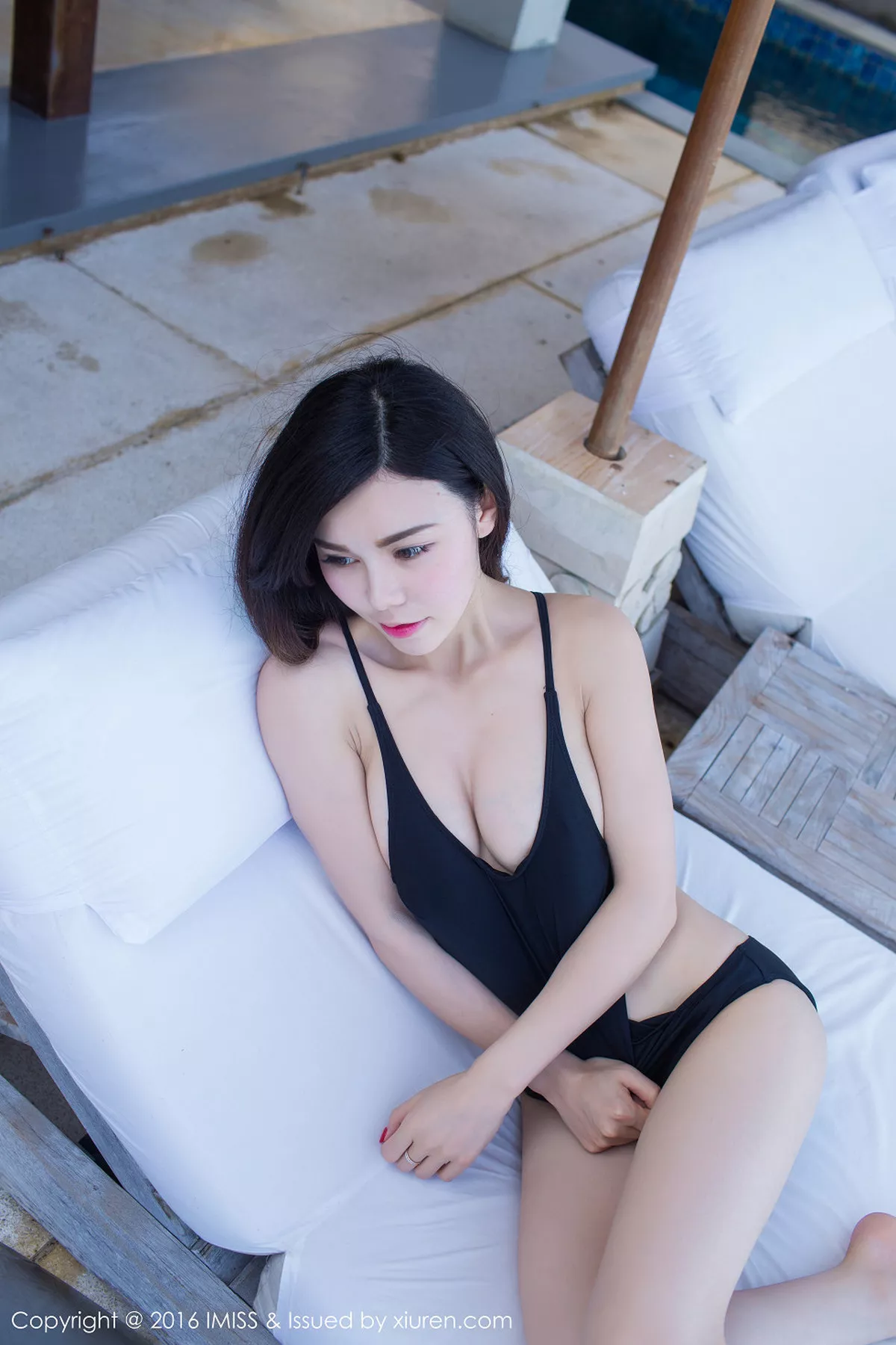 秀人集.com_[IMISS爱蜜社]Vol.109_嫩模沈佳熹巴厘岛旅拍第二套酒红色比基尼性感美胸写真51P