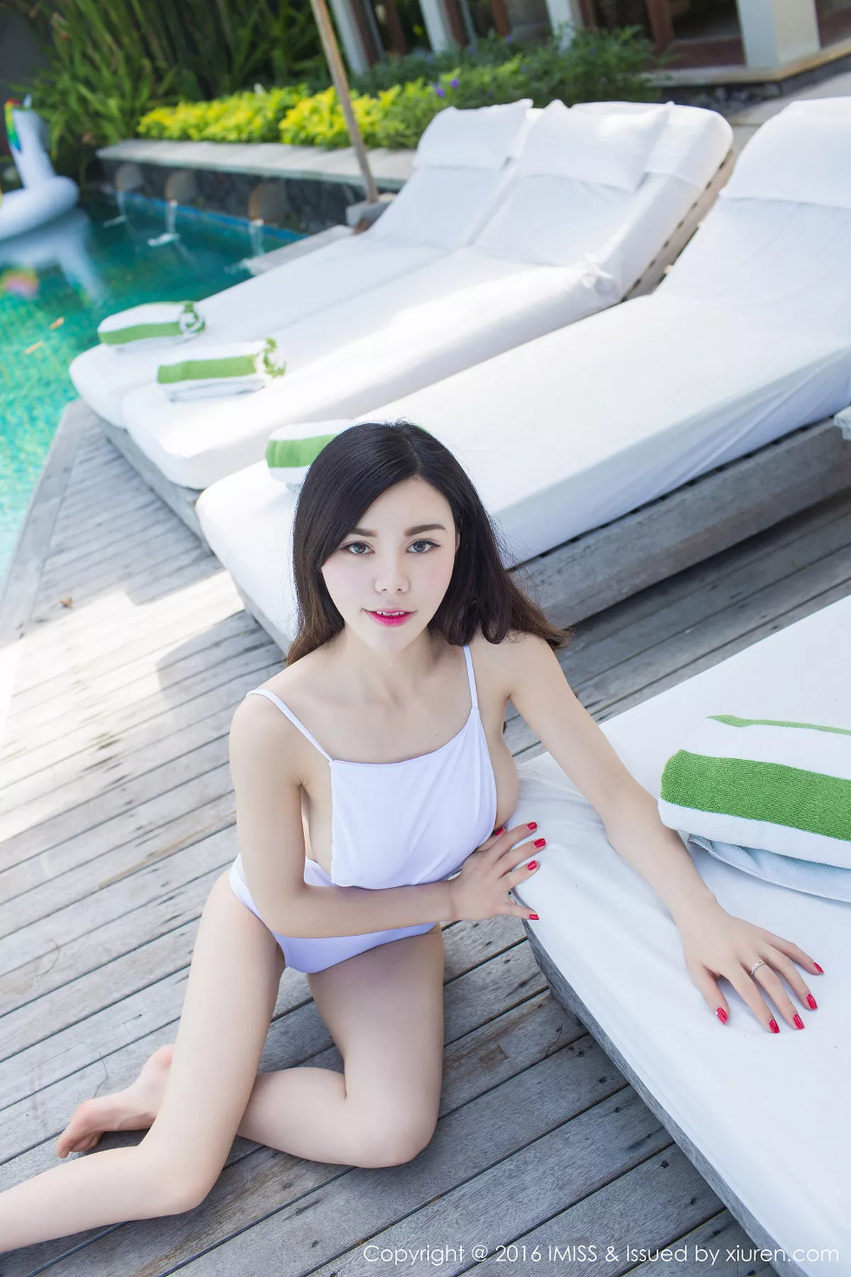 秀人集.com_[IMISS爱蜜社]Vol.104_嫩模沈佳熹巴厘岛旅拍性感比基尼侧露美乳极致诱惑写真54P