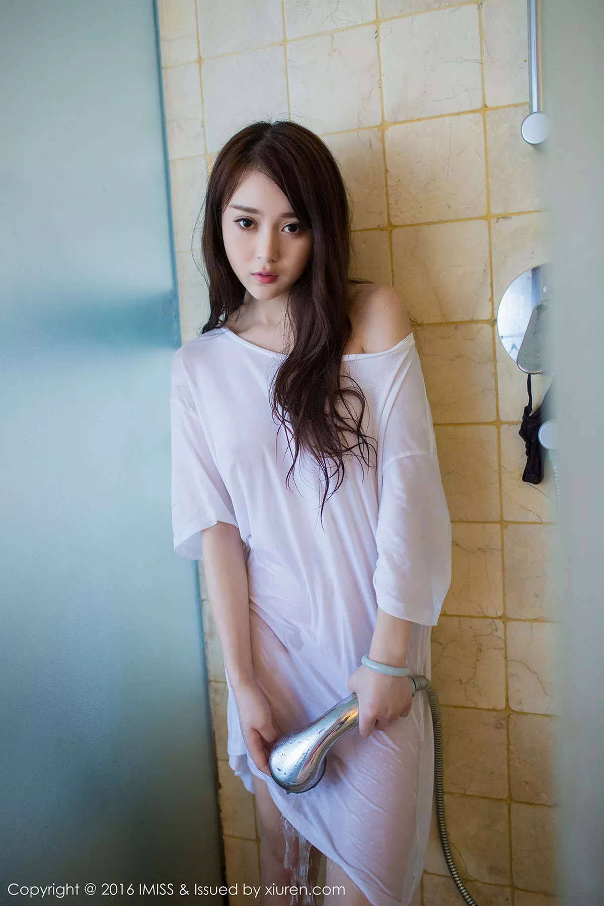 秀人集.com_[IMISS爱蜜社]Vol.119_嫩模赵小米Kitty巴厘岛旅拍第三套连身裙真空湿身诱惑44P