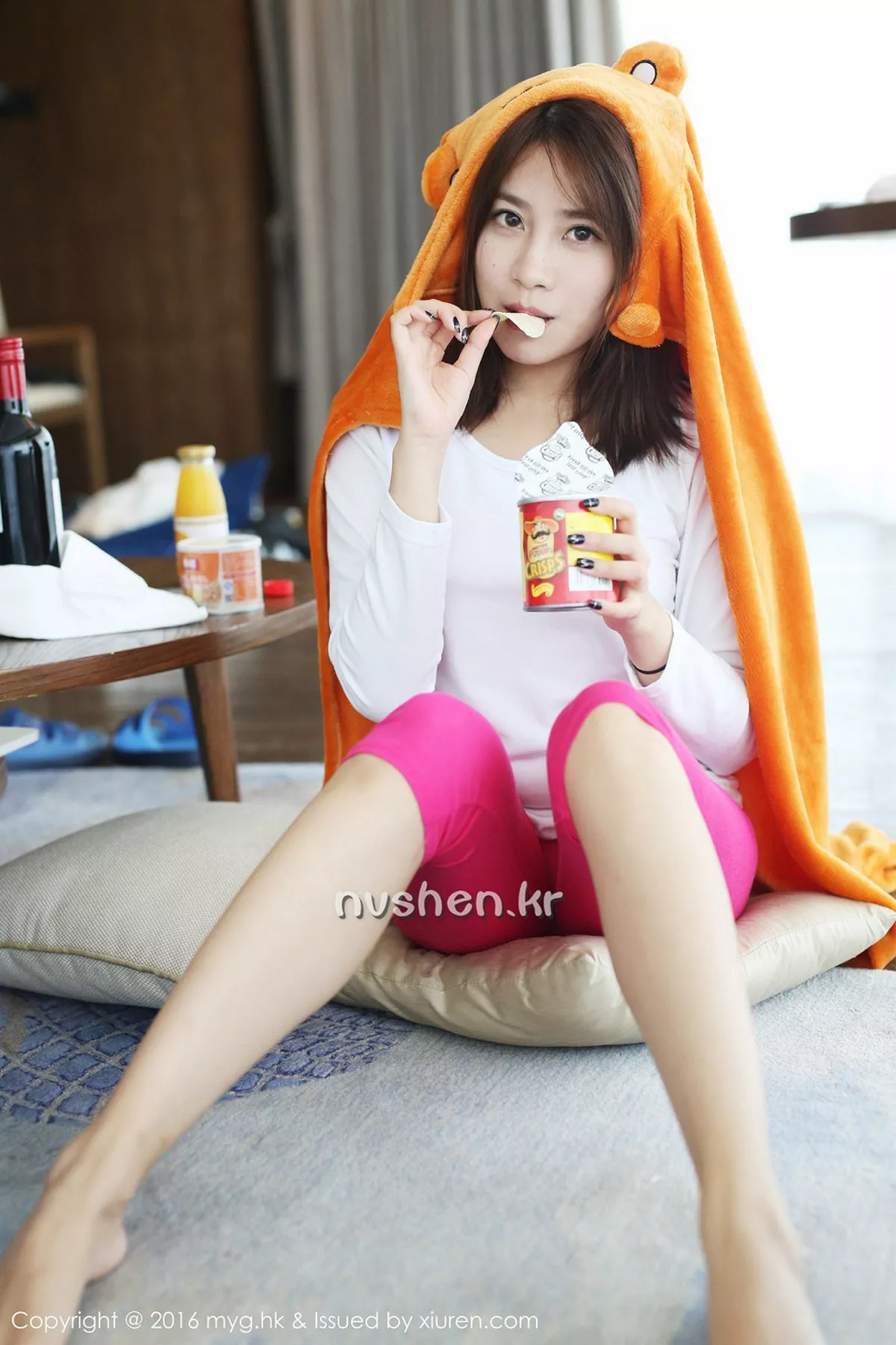 秀人集.com_[MyGirl美媛馆]Vol.233_嫩模许诺Sabrina居家私房护士装白色丝袜性感美腿写真64P