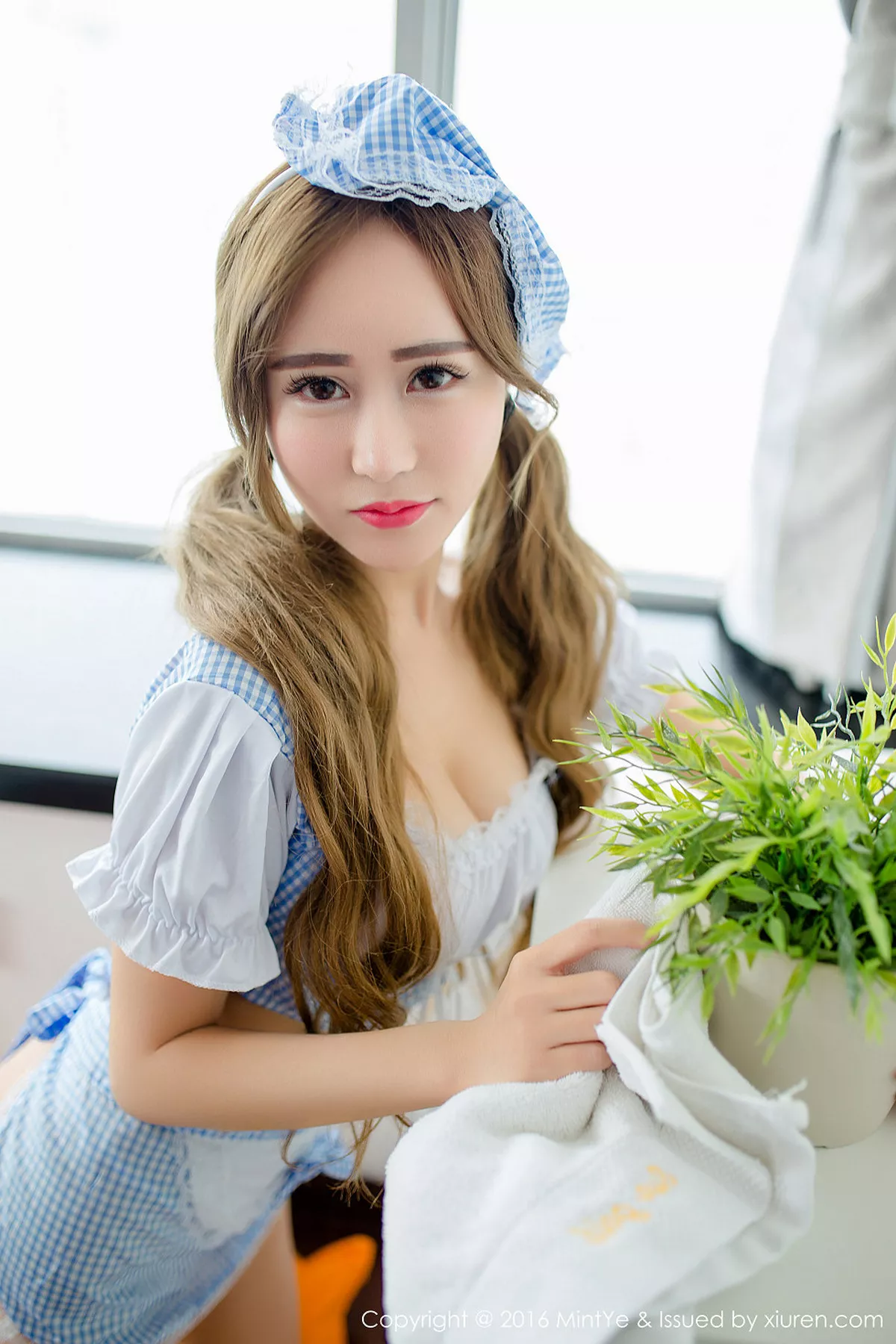 秀人集.com_[MintYe薄荷叶]Vol.001_嫩模何梦兮Stacy黑色蕾丝缕空情趣内衣秀白嫩翘臀诱惑写真71P