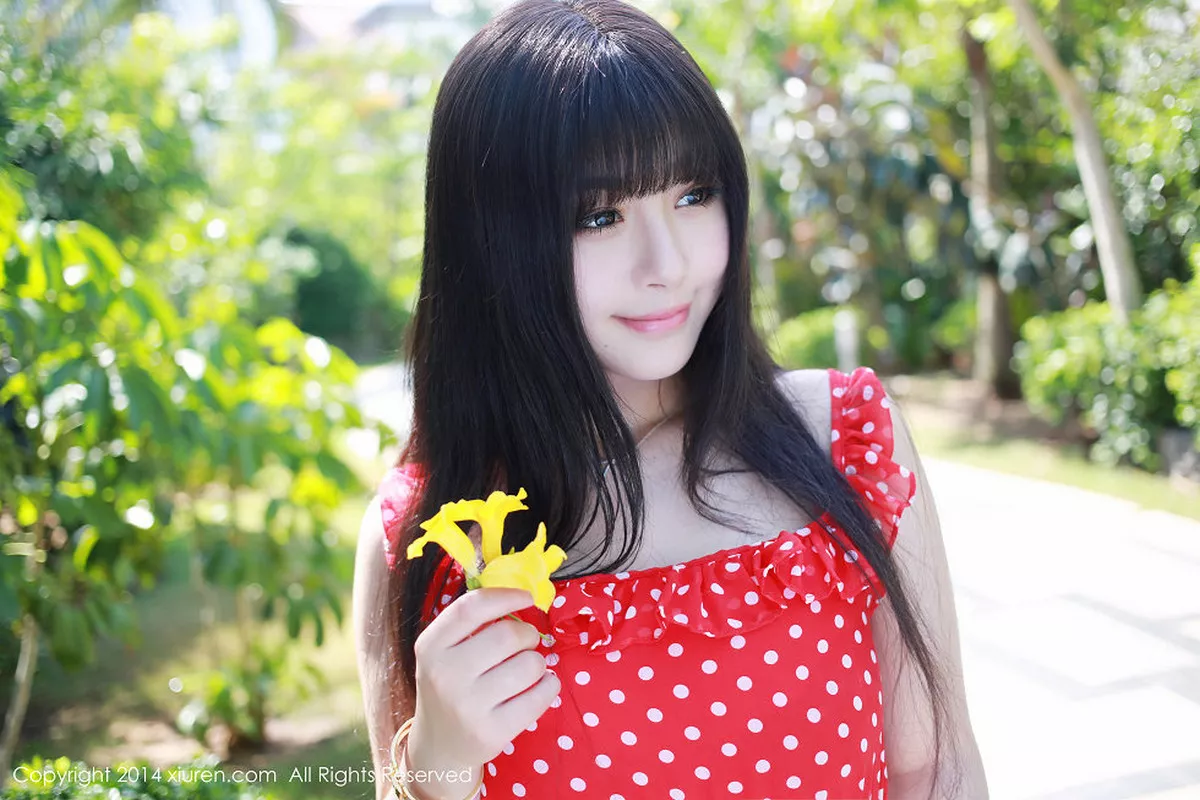 秀人集.com_[XiuRen秀人网]No.164_嫩模Barbie可儿三亚旅拍红色上衣真空秀傲人美乳写真46P