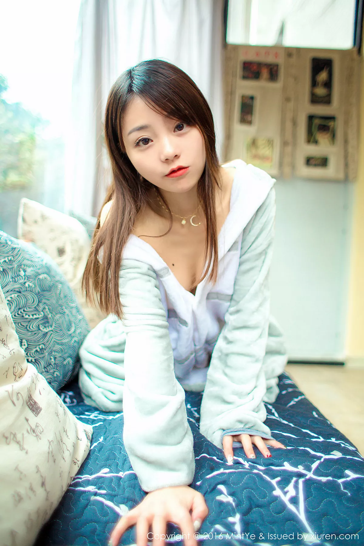 秀人集.com_[MintYe薄荷叶]Vol.002_小仙女佘贝拉bella居家私房半截内衣秀美乳性感写真50P