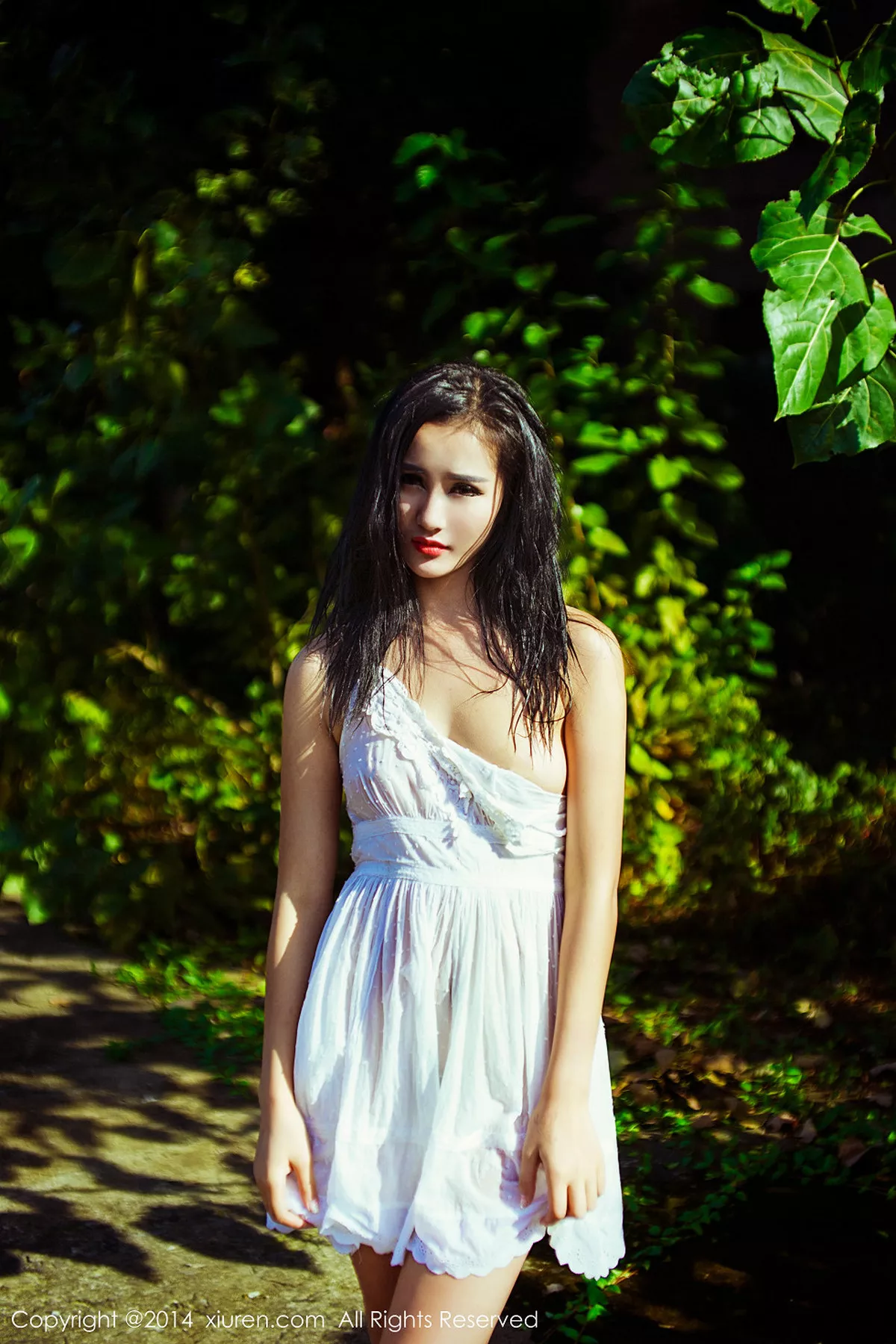 秀人集.com_[XiuRen秀人网]No.226_邻家美女刘薇拉户外花丛中性感内衣秀完美身材写真50P