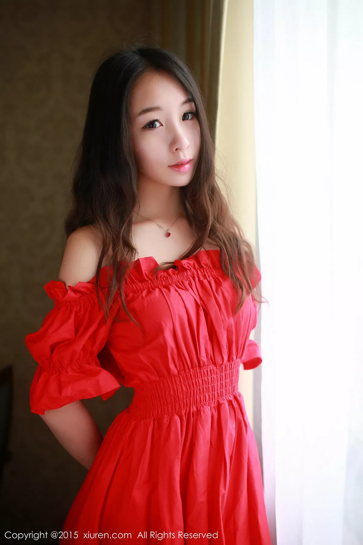 秀人集.com_[XiuRen秀人网]No.347_学生妹子梓萱Crystal抹胸连衣裙秀苗条身材性感黑丝写真60P