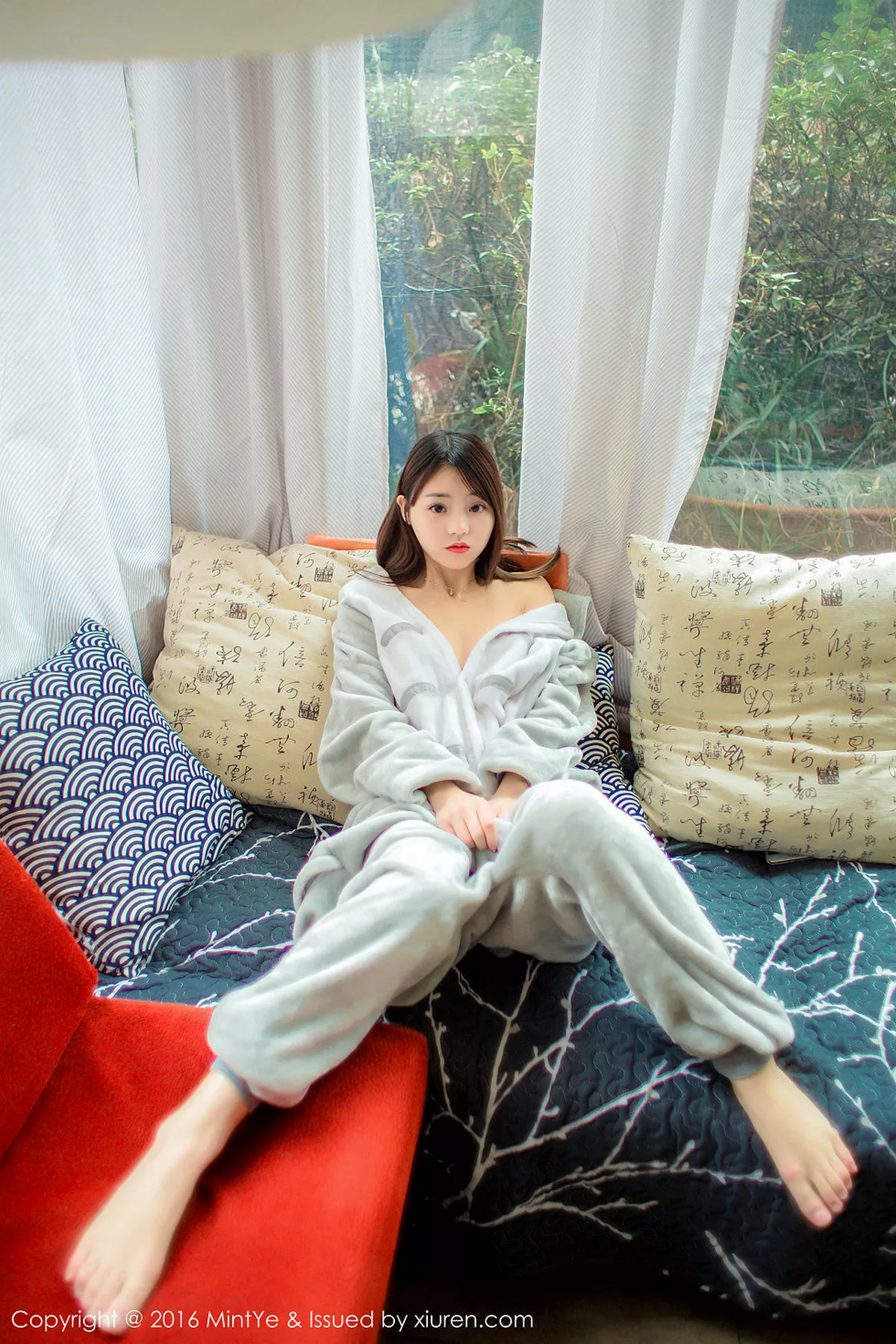 秀人集.com_[MintYe薄荷叶]Vol.002_小仙女佘贝拉bella居家私房半截内衣秀美乳性感写真50P