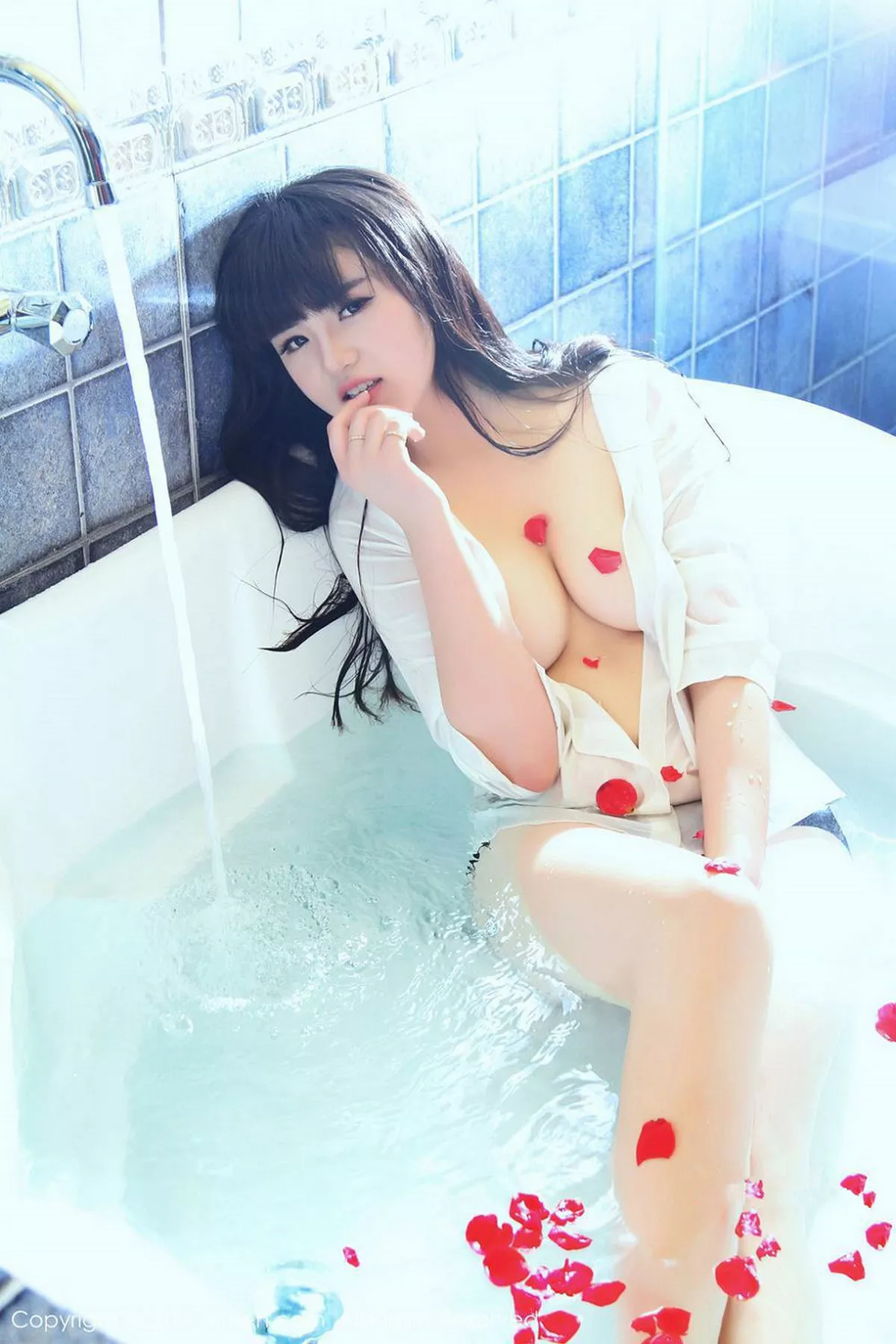 秀人集.com_[XiuRen秀人网]No.261_90后美女模特旭儿F罩杯丰满美胸性感内衣系列写真80P