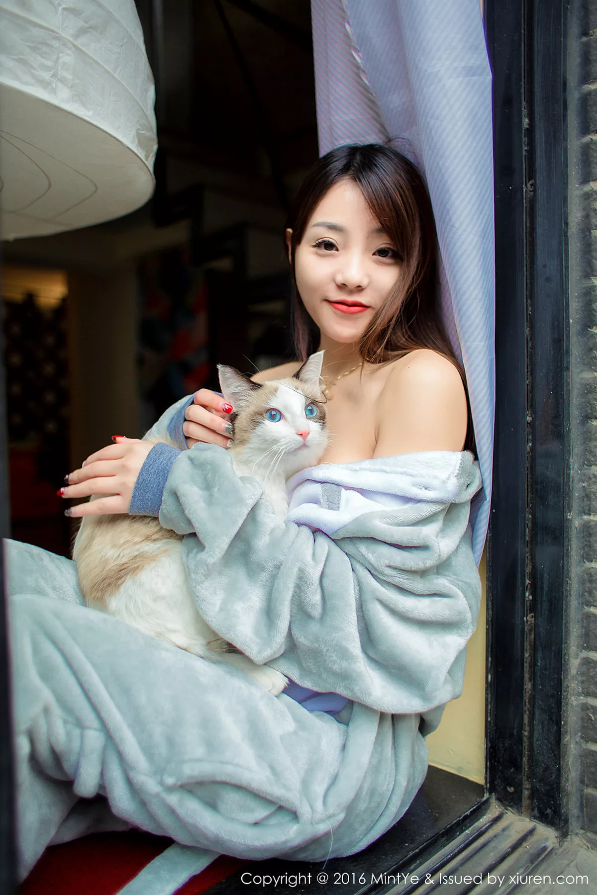 秀人集.com_[MintYe薄荷叶]Vol.002_小仙女佘贝拉bella居家私房半截内衣秀美乳性感写真50P