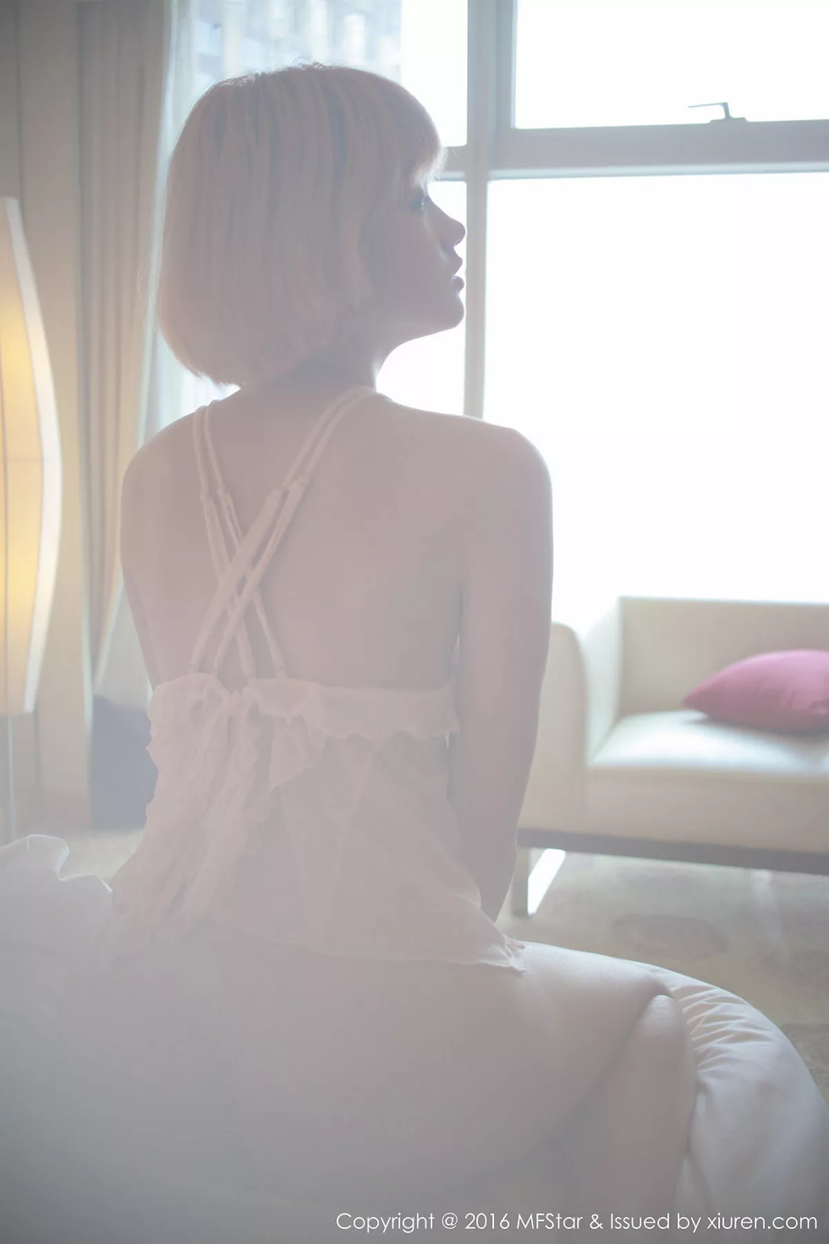 秀人集.com_[MFStar模范学院]Vol.082_嫩模悦爷妖精居家红色内衣半脱内裤秀诱人翘臀写真51P