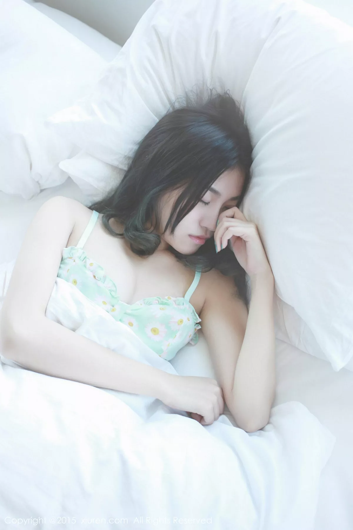 秀人集.com_[XiuRen秀人网]No.287_秀人嫩模许诺Sabrina花色睡裙居家床上迷人性感写真48P