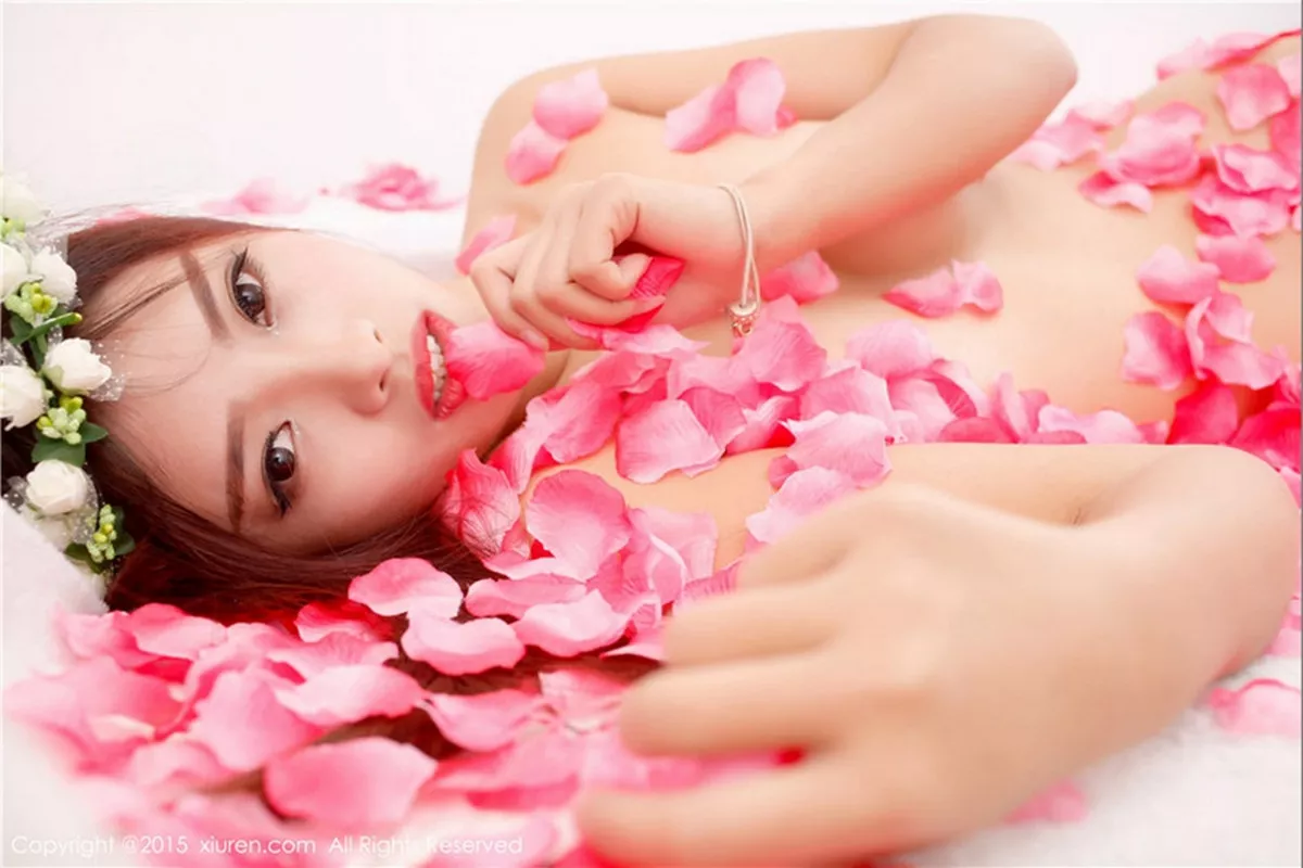 秀人集.com_[XiuRen秀人网]No.310_职业模特Rose尹冰雅花丛中大尺度全裸人体艺术诱惑写真92P