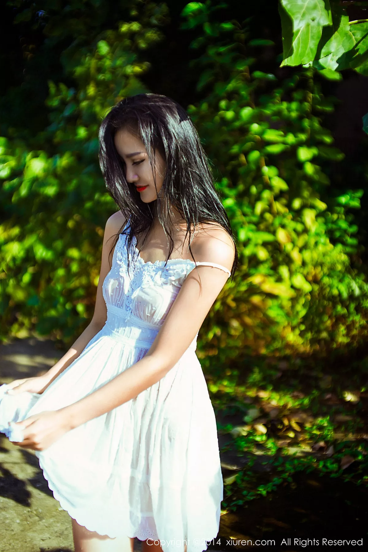 秀人集.com_[XiuRen秀人网]No.226_邻家美女刘薇拉户外花丛中性感内衣秀完美身材写真50P