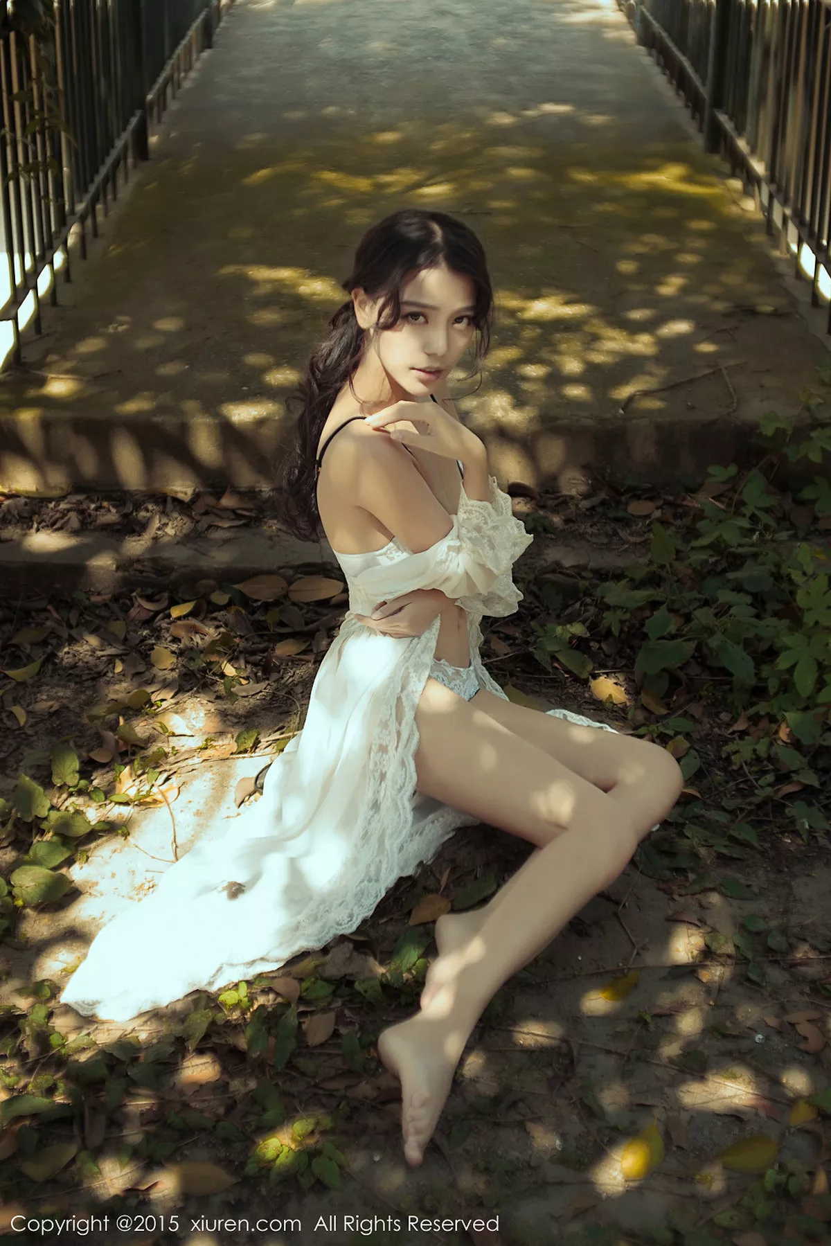 秀人集.com_[XiuRen秀人网]No.297_性感女神HONEYAL书本挡胸半裸秀豪乳完美诱惑写真50P