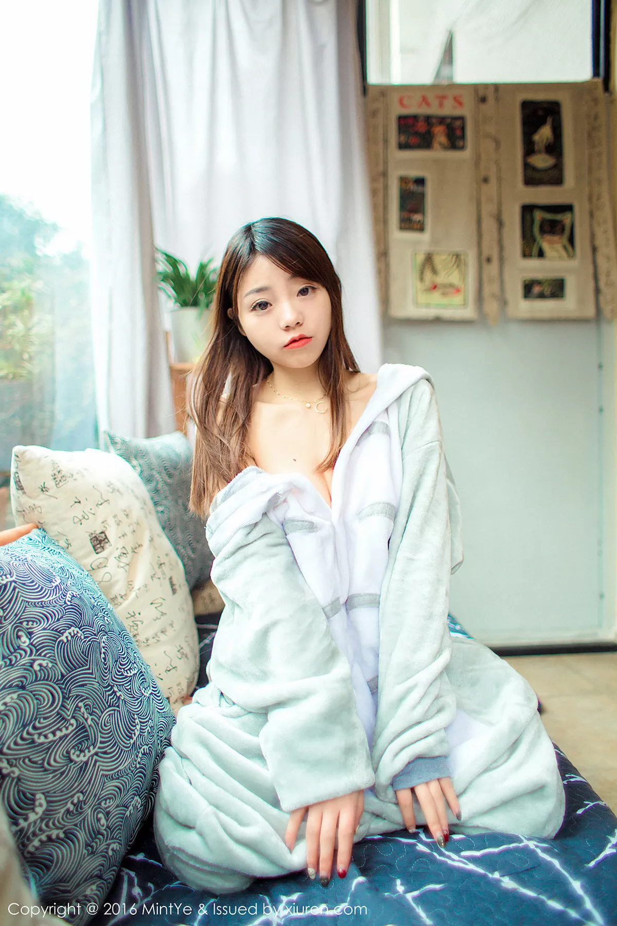 秀人集.com_[MintYe薄荷叶]Vol.002_小仙女佘贝拉bella居家私房半截内衣秀美乳性感写真50P