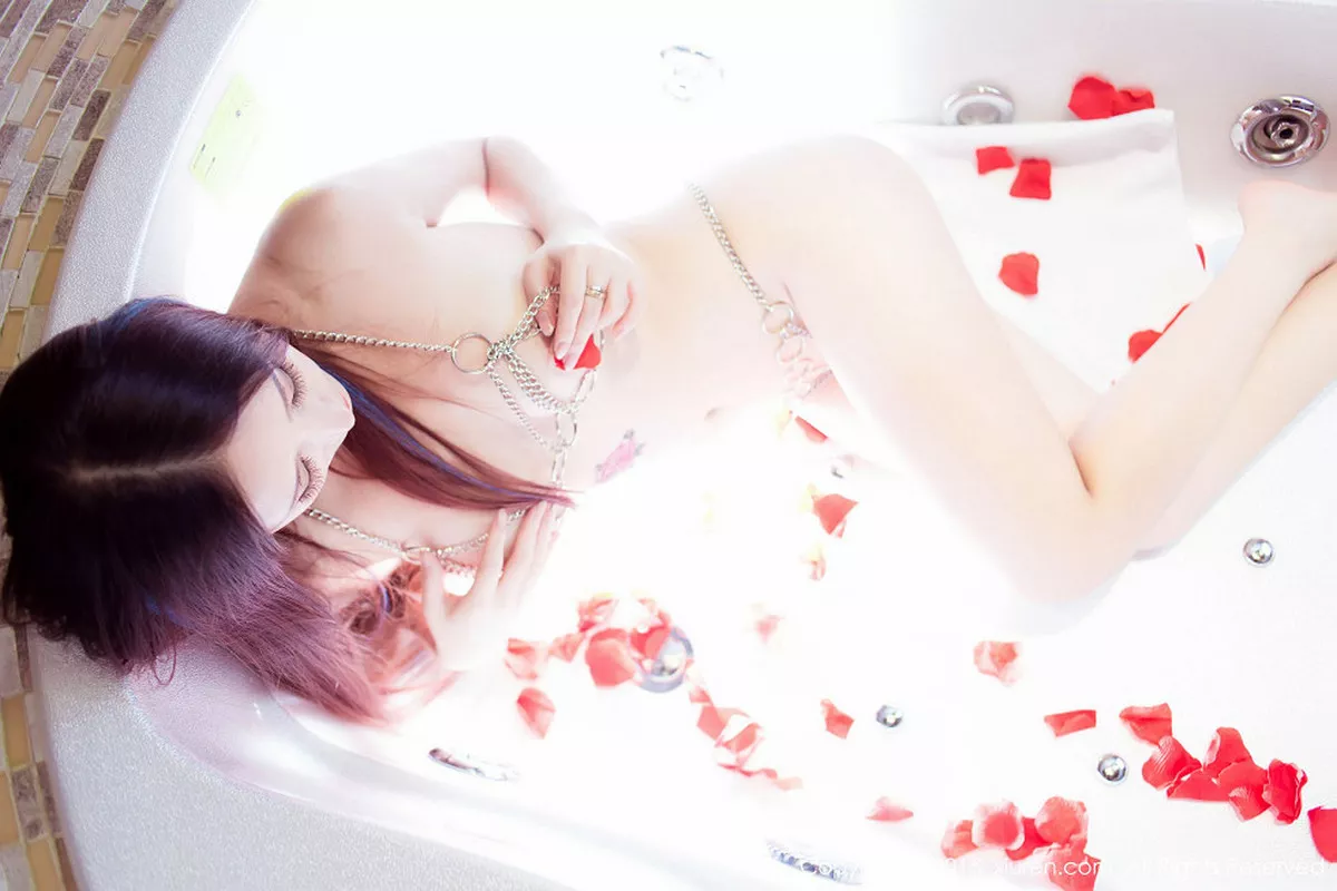 秀人集.com_[XiuRen秀人网]No.411_嫩模邹晶晶女王红色内衣秀美乳丁字裤美腿诱惑写真49P