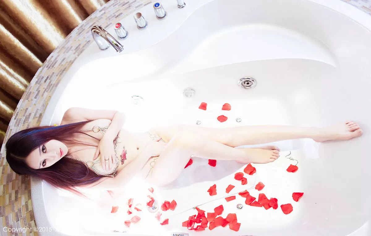 秀人集.com_[XiuRen秀人网]No.411_嫩模邹晶晶女王红色内衣秀美乳丁字裤美腿诱惑写真49P