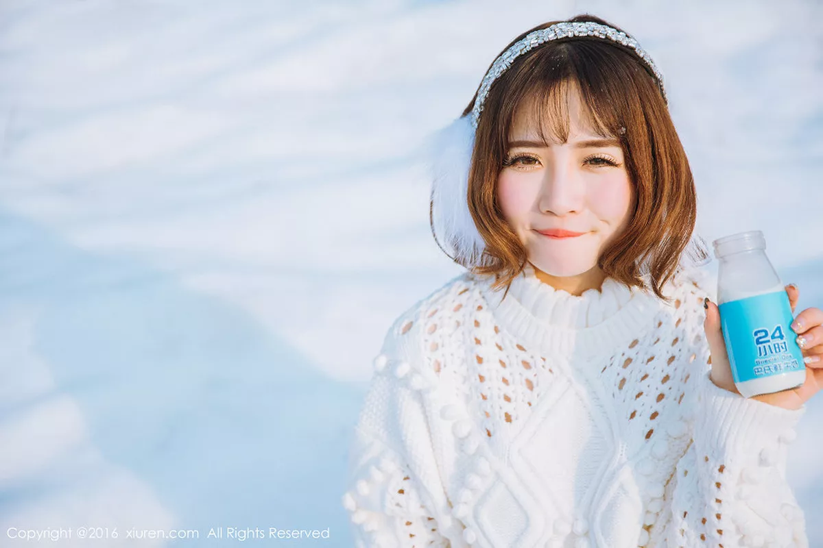 秀人集.com_[XiuRen秀人网]No.484_嫩模徐cake雪地里白色缕空毛衣美丽冻人秀豪乳写真35P