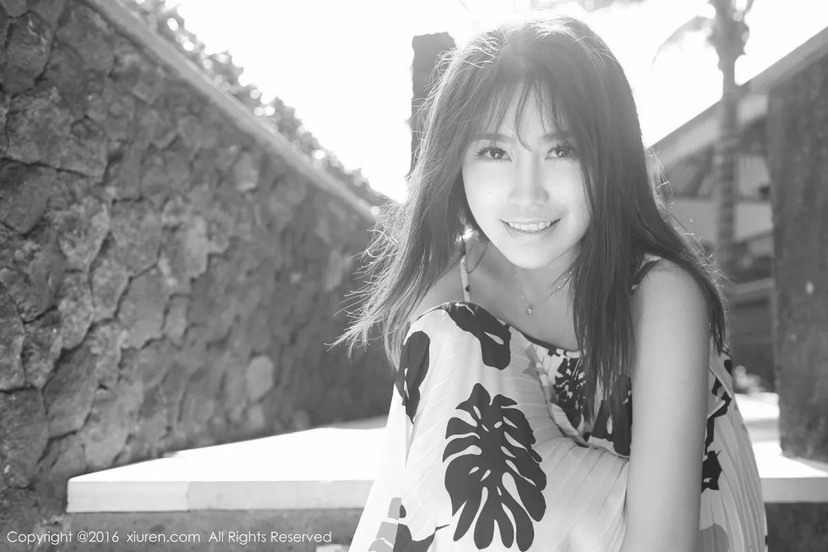 秀人集.com_[XiuRen秀人网]No.542_嫩模许诺Sabrina巴厘岛旅拍黄色短裤秀白嫩美腿性感写真47P