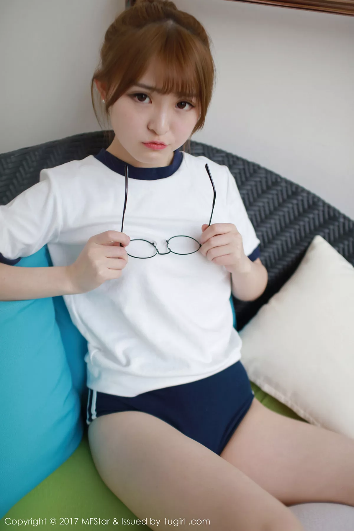 秀人集.com_[MFStar模范学院]Vol.090_嫩模伊小七MoMo清纯运动服+眼镜OL系列完美身材写真51P