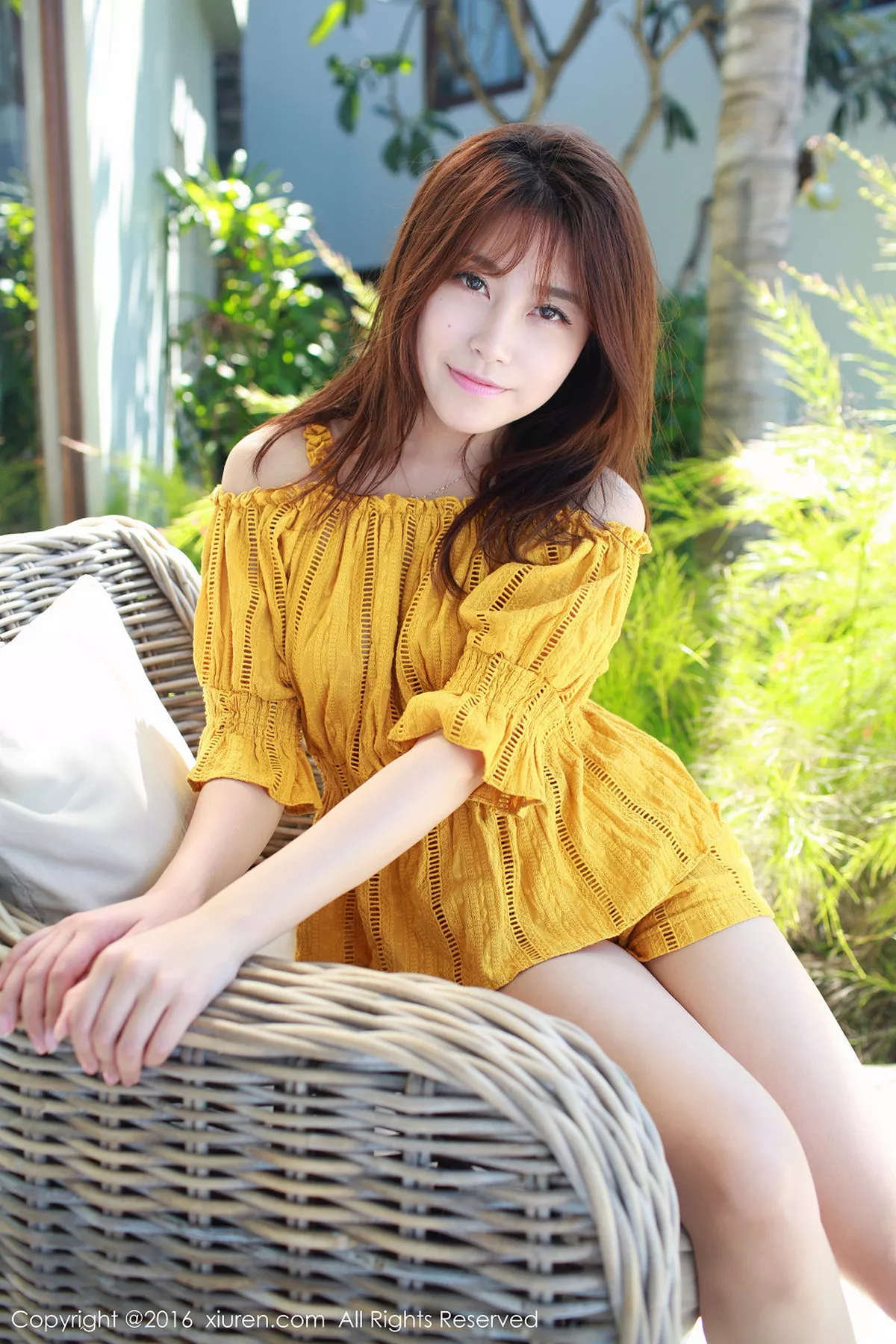 秀人集.com_[XiuRen秀人网]No.542_嫩模许诺Sabrina巴厘岛旅拍黄色短裤秀白嫩美腿性感写真47P