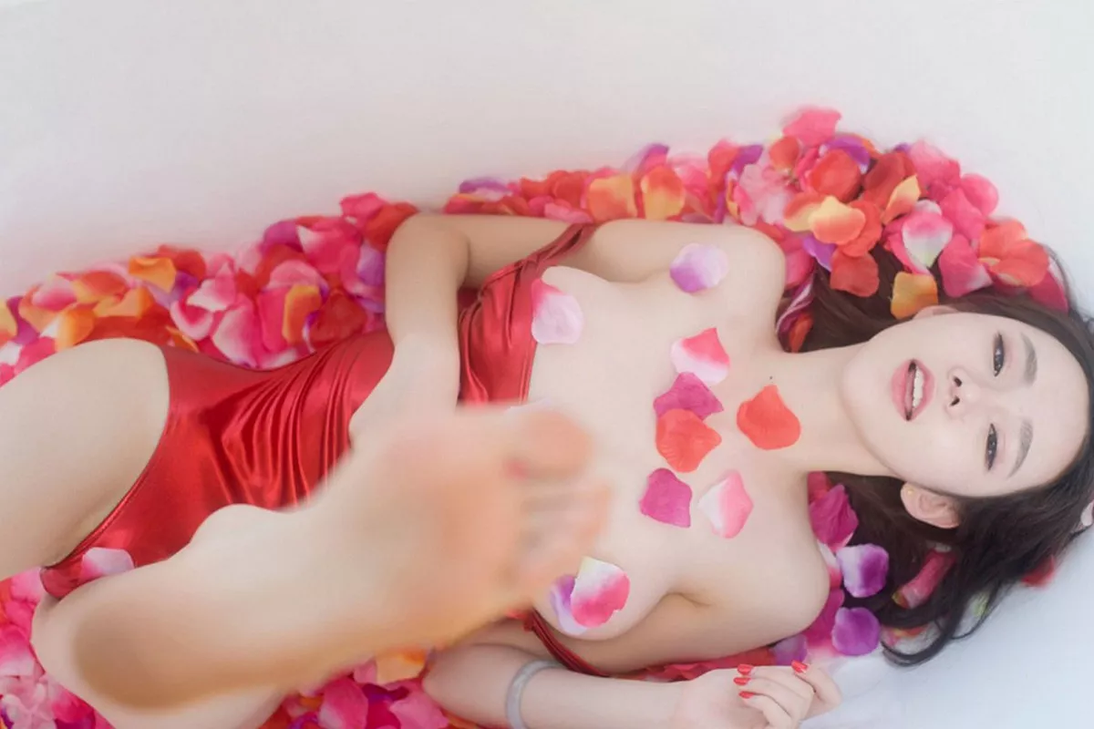 秀人集.com_[XiuRen秀人网]No.625_嫩模萌琪琪Irene高叉猩红色连体比基尼半脱秀豪乳诱惑写真59P