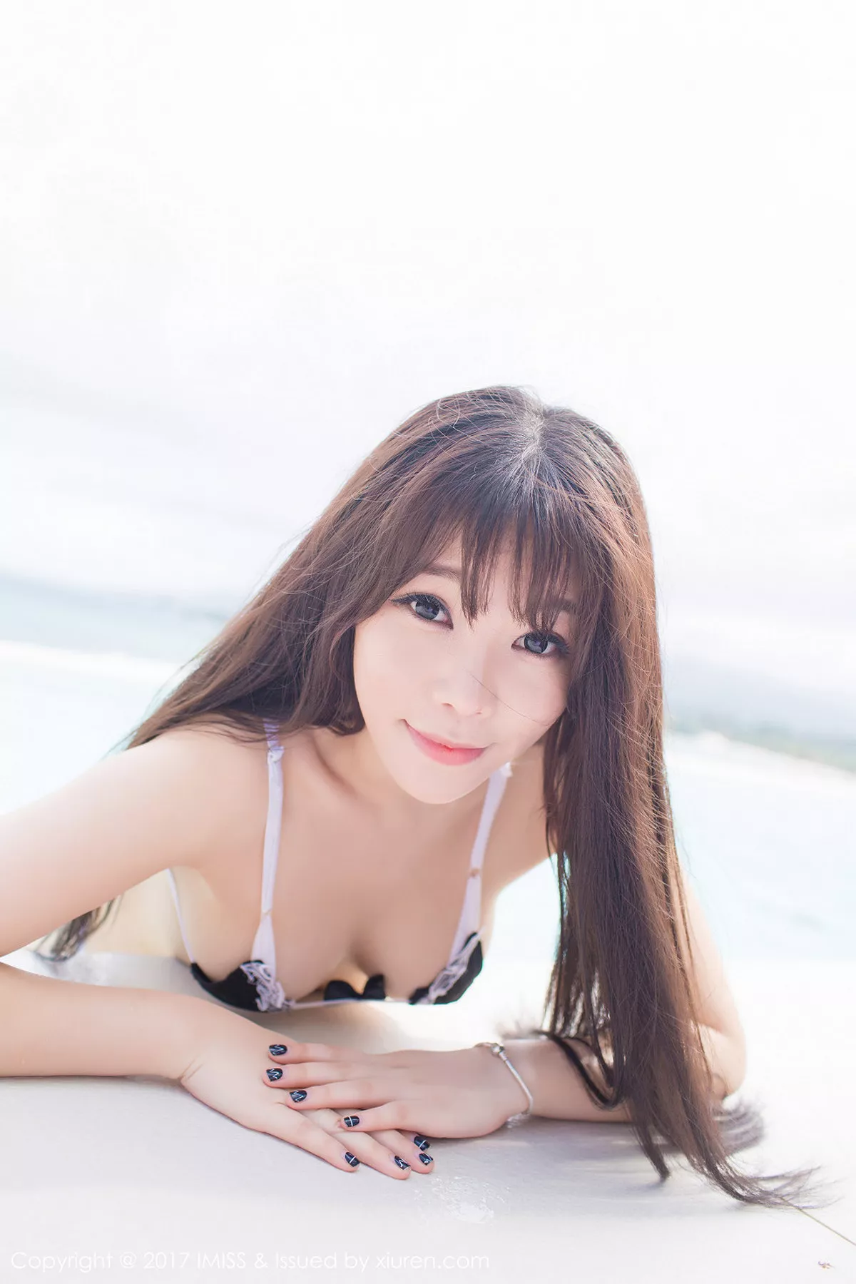 秀人集.com_[IMISS爱蜜社]Vol.155_嫩模芝芝Booty长滩旅拍圣诞树下三点式性感内衣完美诱惑写真50P