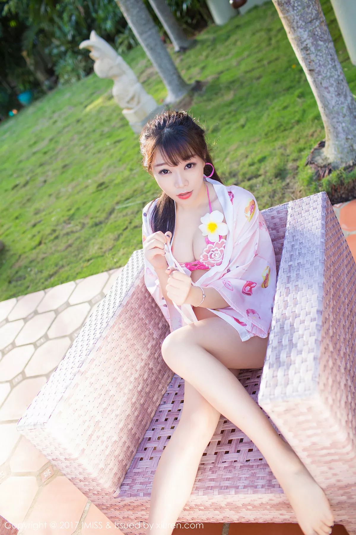 秀人集.com_[IMISS爱蜜社]Vol.155_嫩模芝芝Booty长滩旅拍圣诞树下三点式性感内衣完美诱惑写真50P